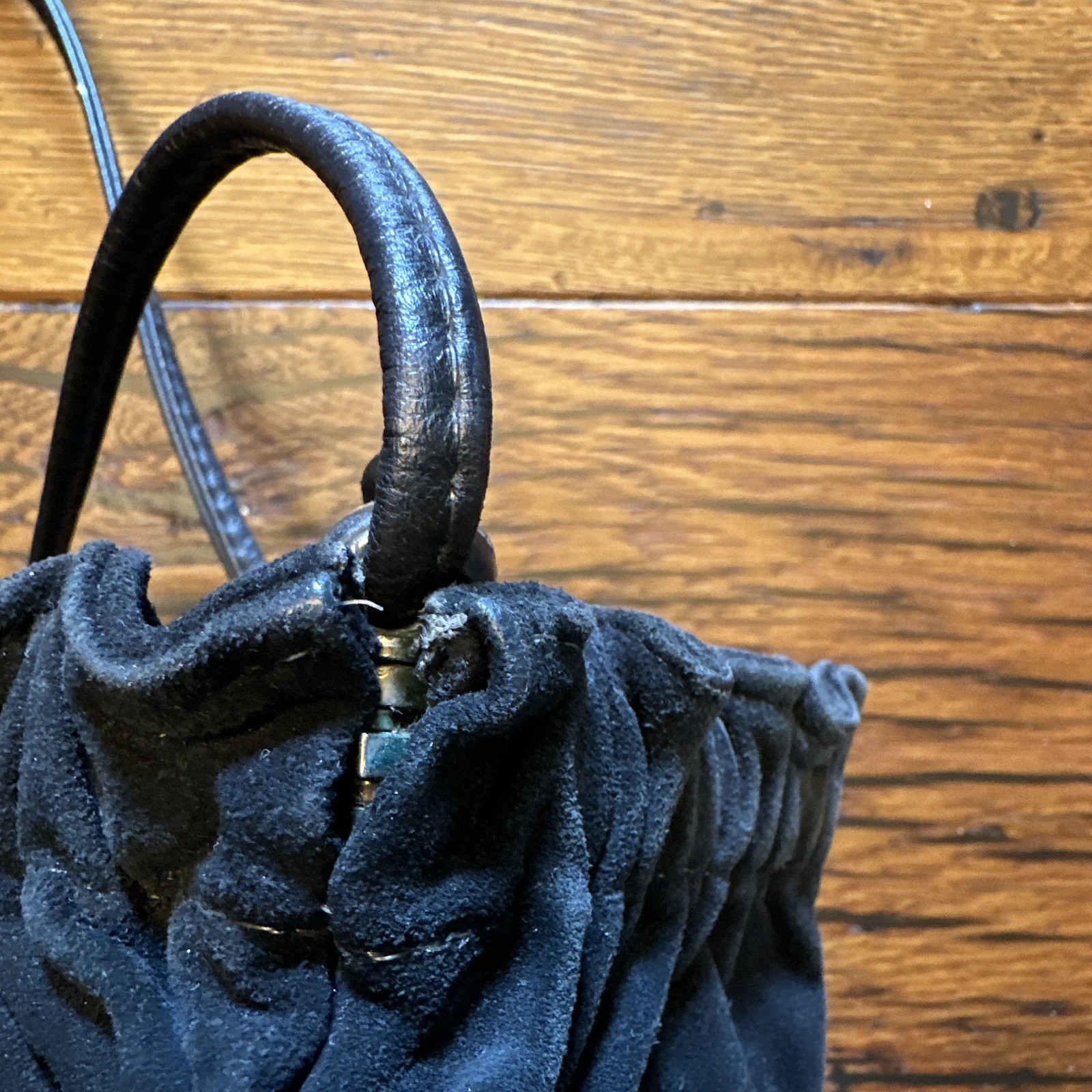 VINTAGE Black Small suede leather Shoulder Bag – Lined top Hardware closure