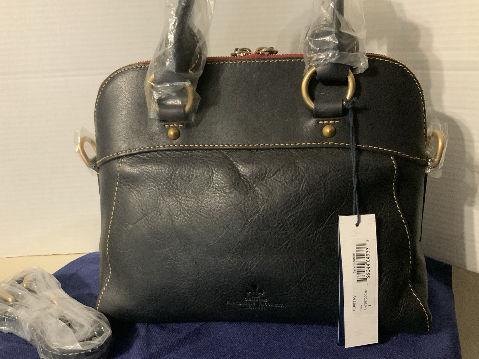 NWT Dooney & Bourke – Florentine Leather Cameron Crossbody in Navy Blue