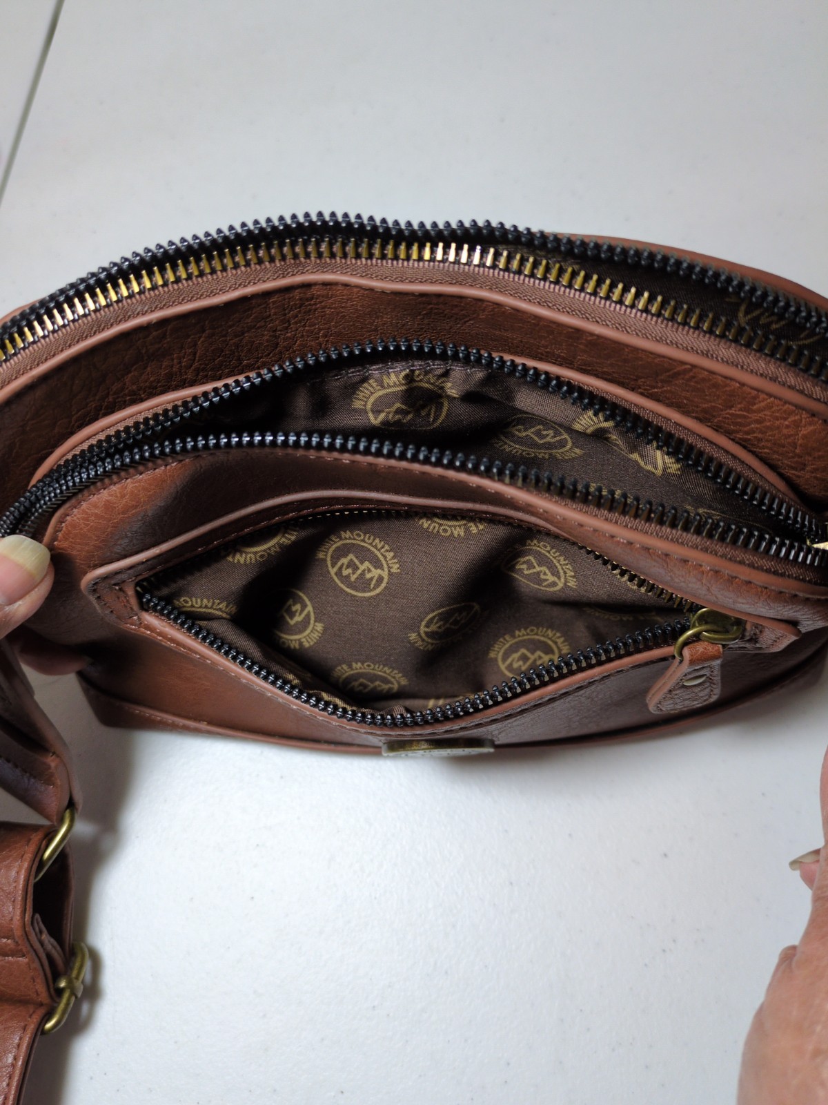 White Mountain brown Faux leather Crossbody purse 9″ x 7″ x2.5 Western 3 zippers