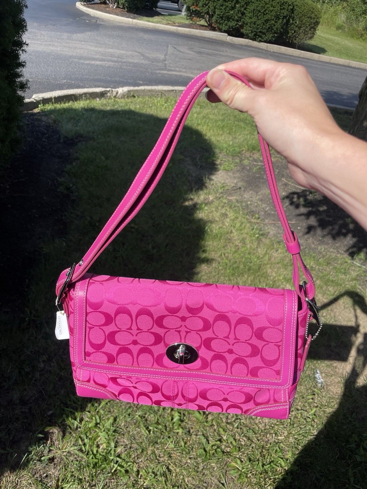 Coach F13972 MEDIUM Vintage Y2K Soho Magenta Pink Signature C Shoulder Bag
