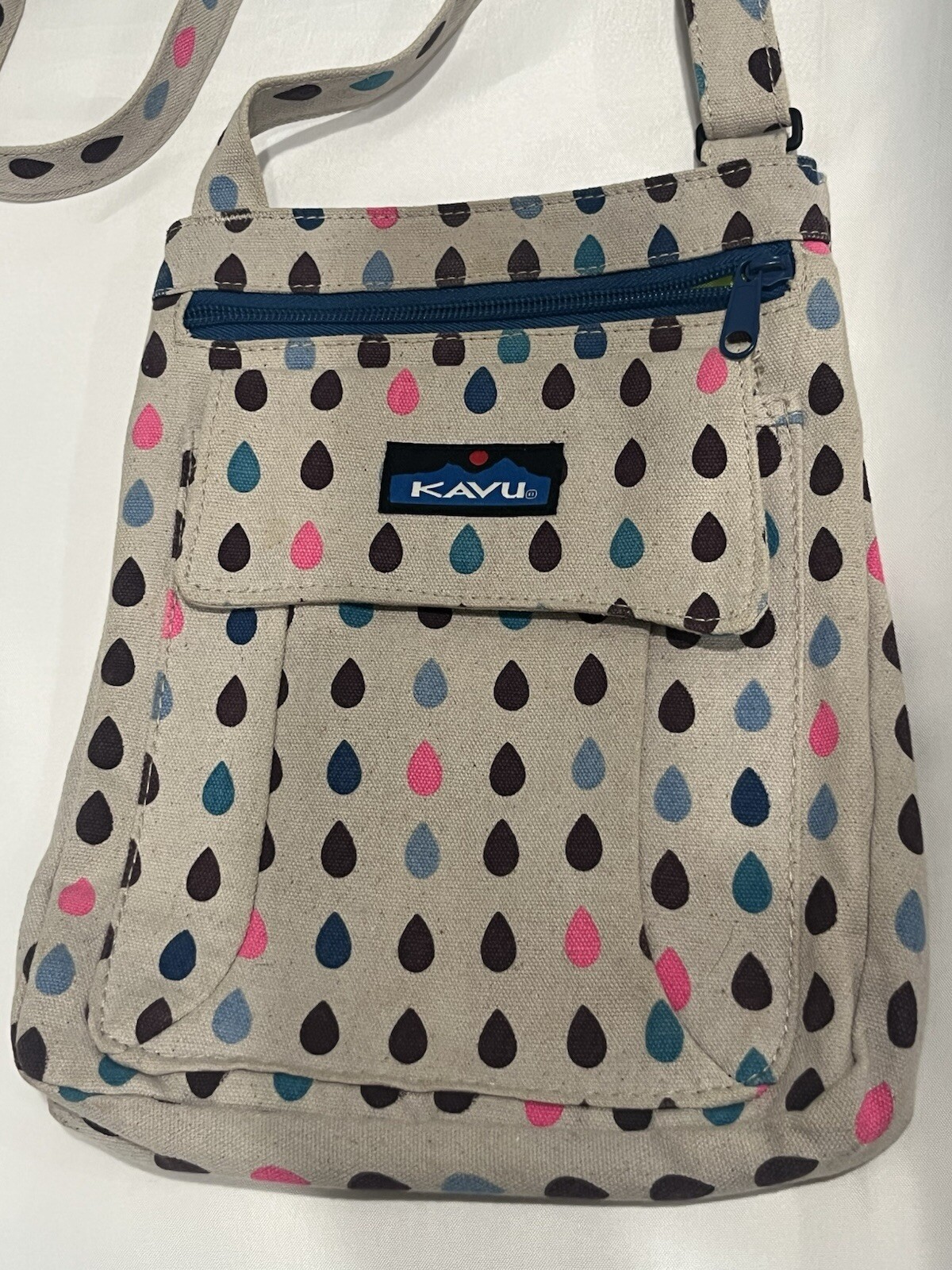 KAVU Raindrop Pattern Crossbody Purse Bag 4 Pocket Organization – Gray Blue Pink
