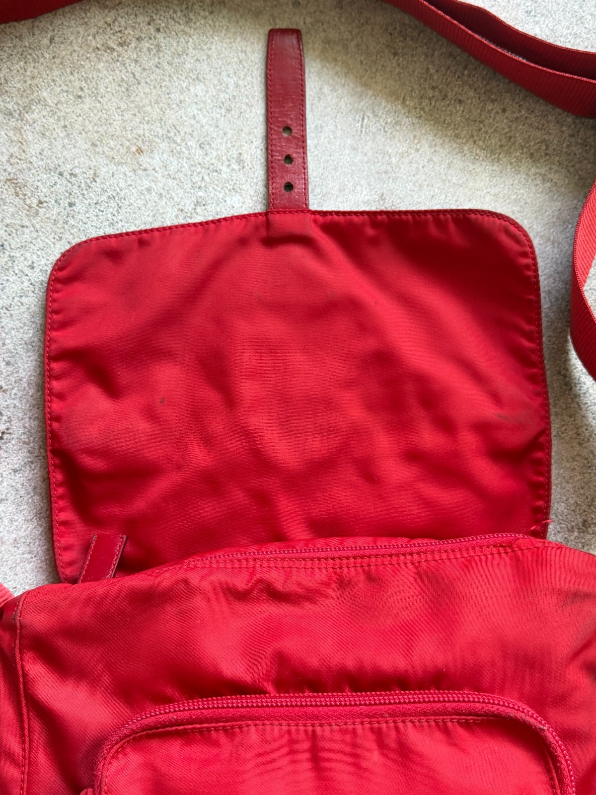 ⭐️ PRADA 2000`s Vintage Rosso Red Tessuto Nylon Messenger Bag Unisex