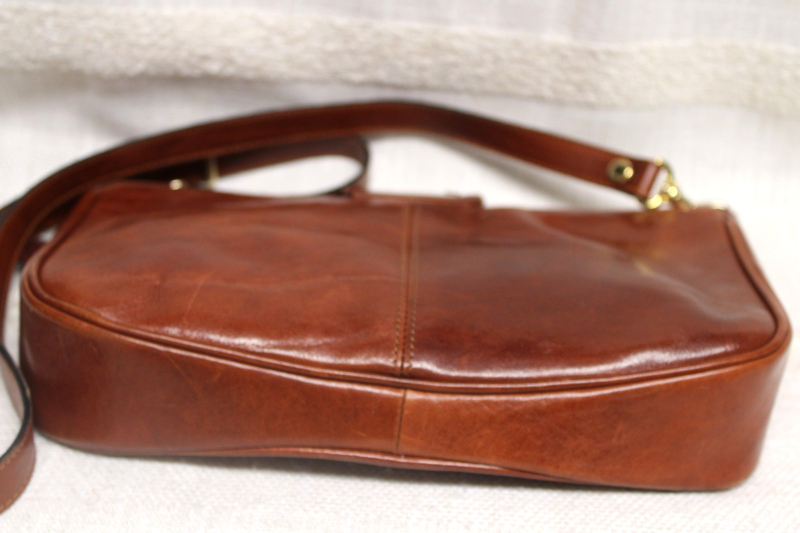 Oroton Brown Australian Cowhide Leather Adj. Crossbody/Shoulder Zippered Purse
