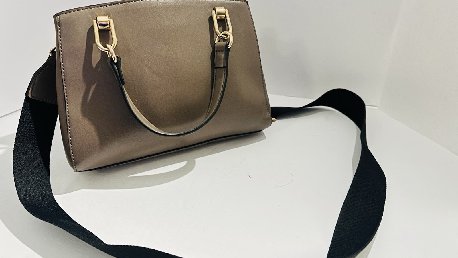 GUESS Gray Cream Colorblock Satchel Top Handle Bag Zip Detachable Strap Gold