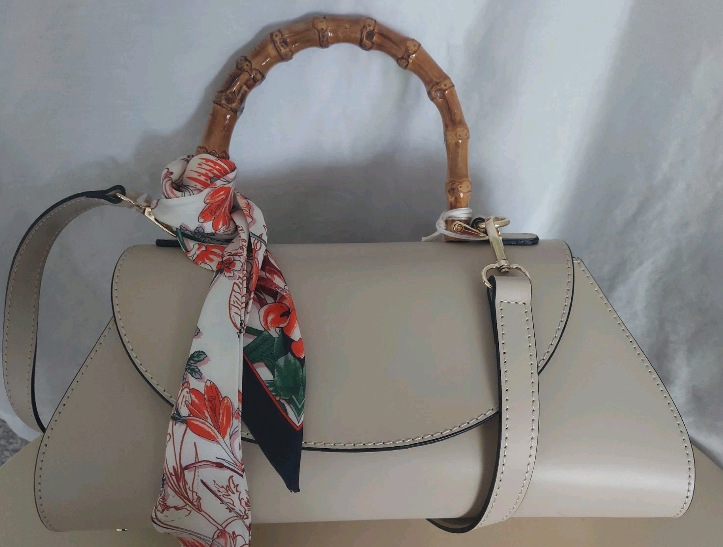 NWT DIVINA FIRENZE Made in ITALY – Genuine Ivory Leather Handbag Bamboo Handle