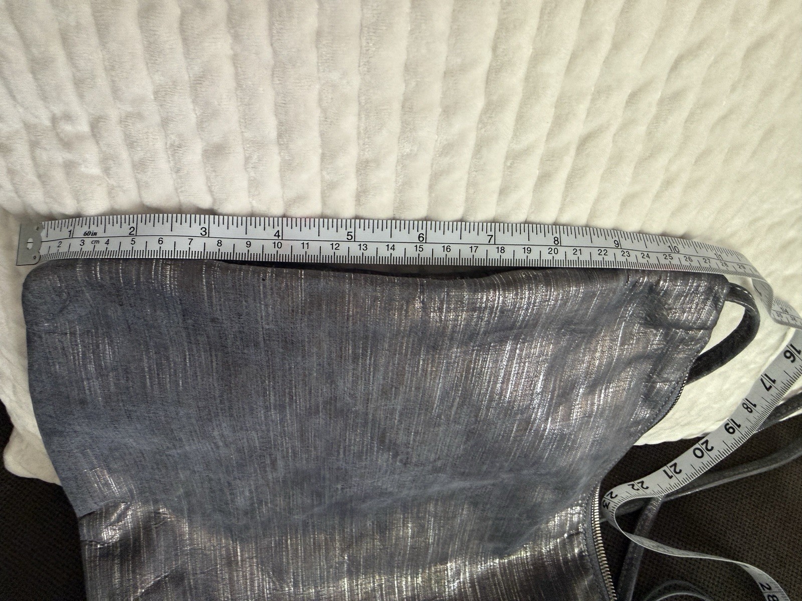 Hobo International LGray Metallic Crossbody Bag Zip Top Adjustable Strap Pockets