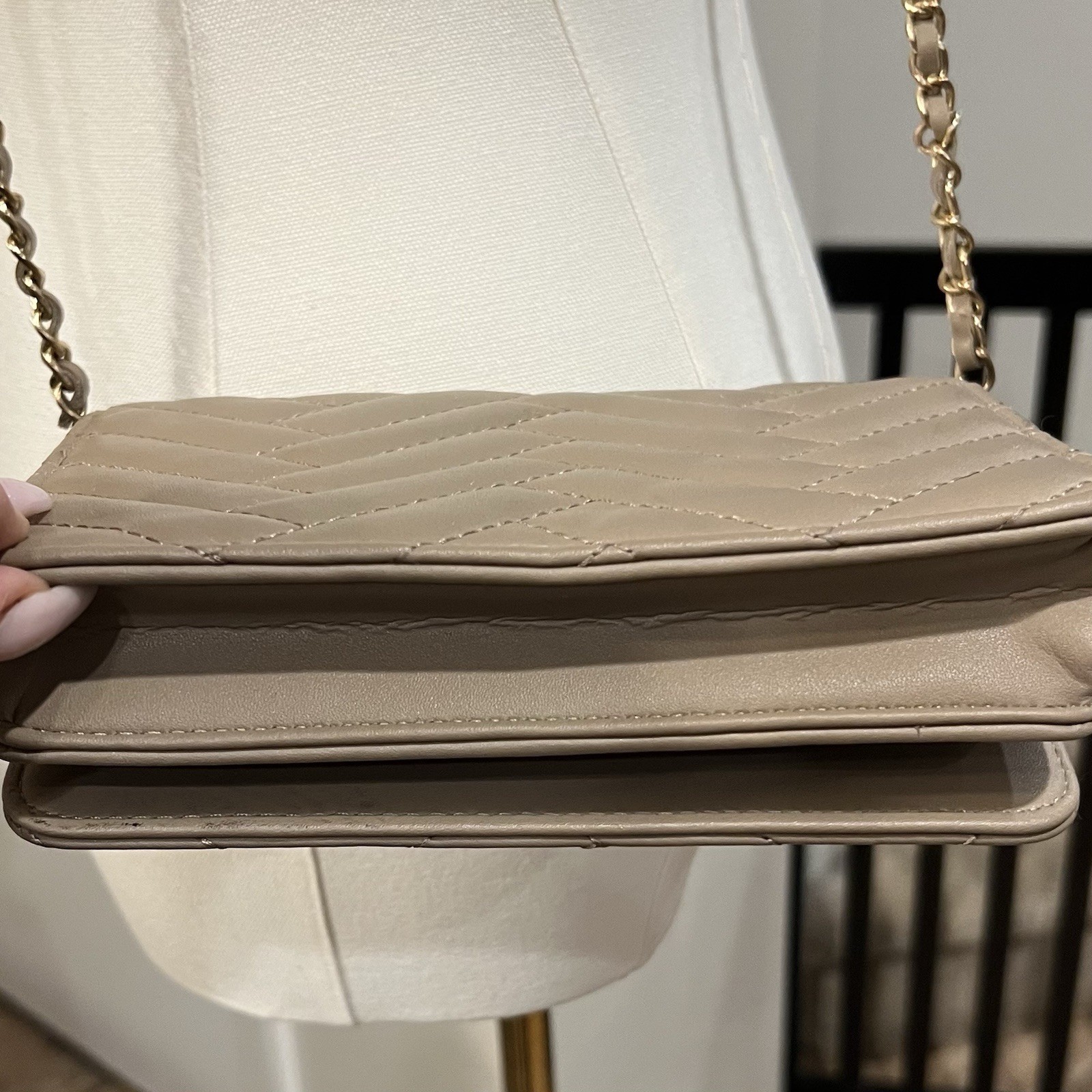 bebe Los Angeles Sophia Crossbody Bag WBE01-123 taupe.