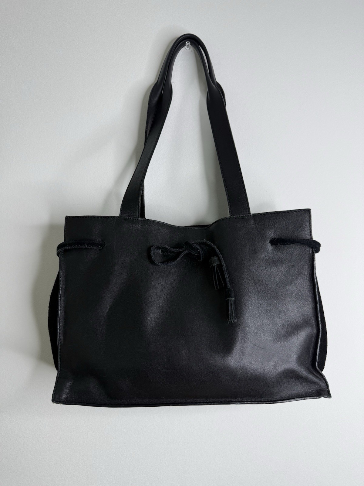 Aerosoles Black Leather Tote Bag Minimalist Shoulder Purse Tassel Large