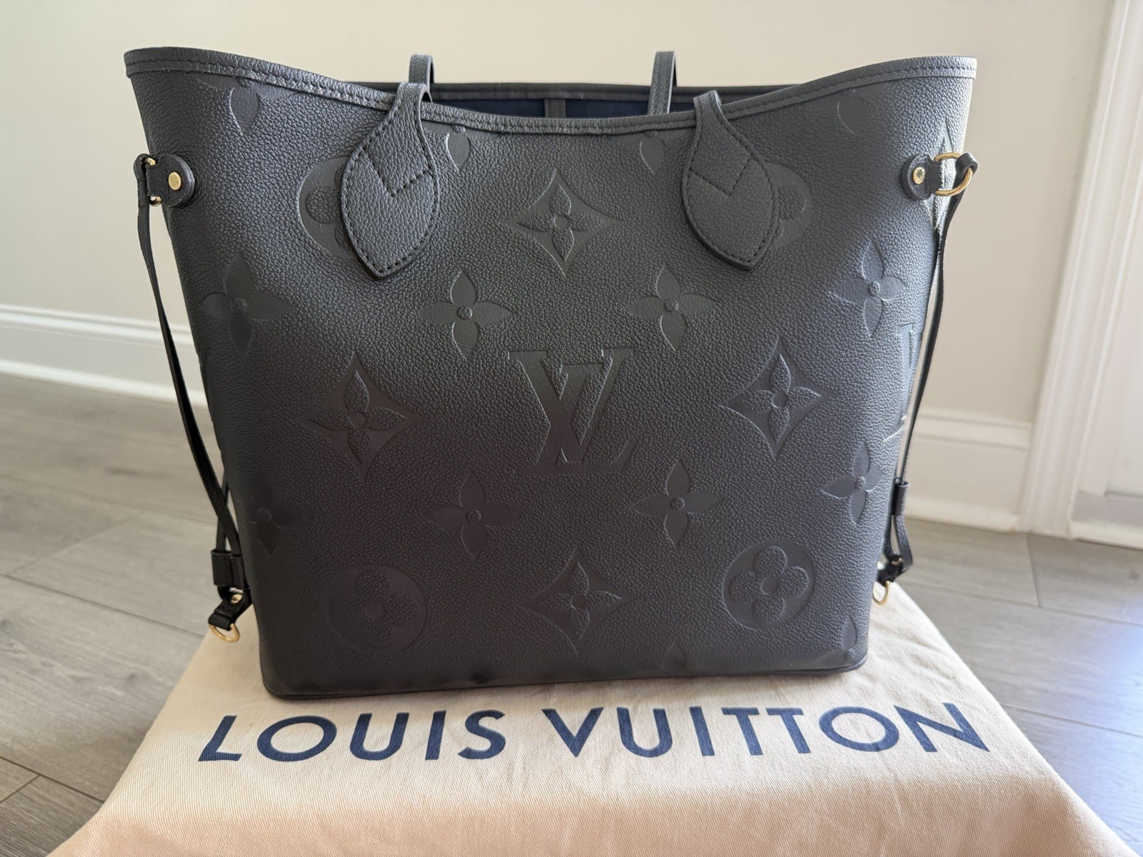 Louis Vuitton Empreinte Giant Monogram Neverfull MM Tote Black Pouch Dust