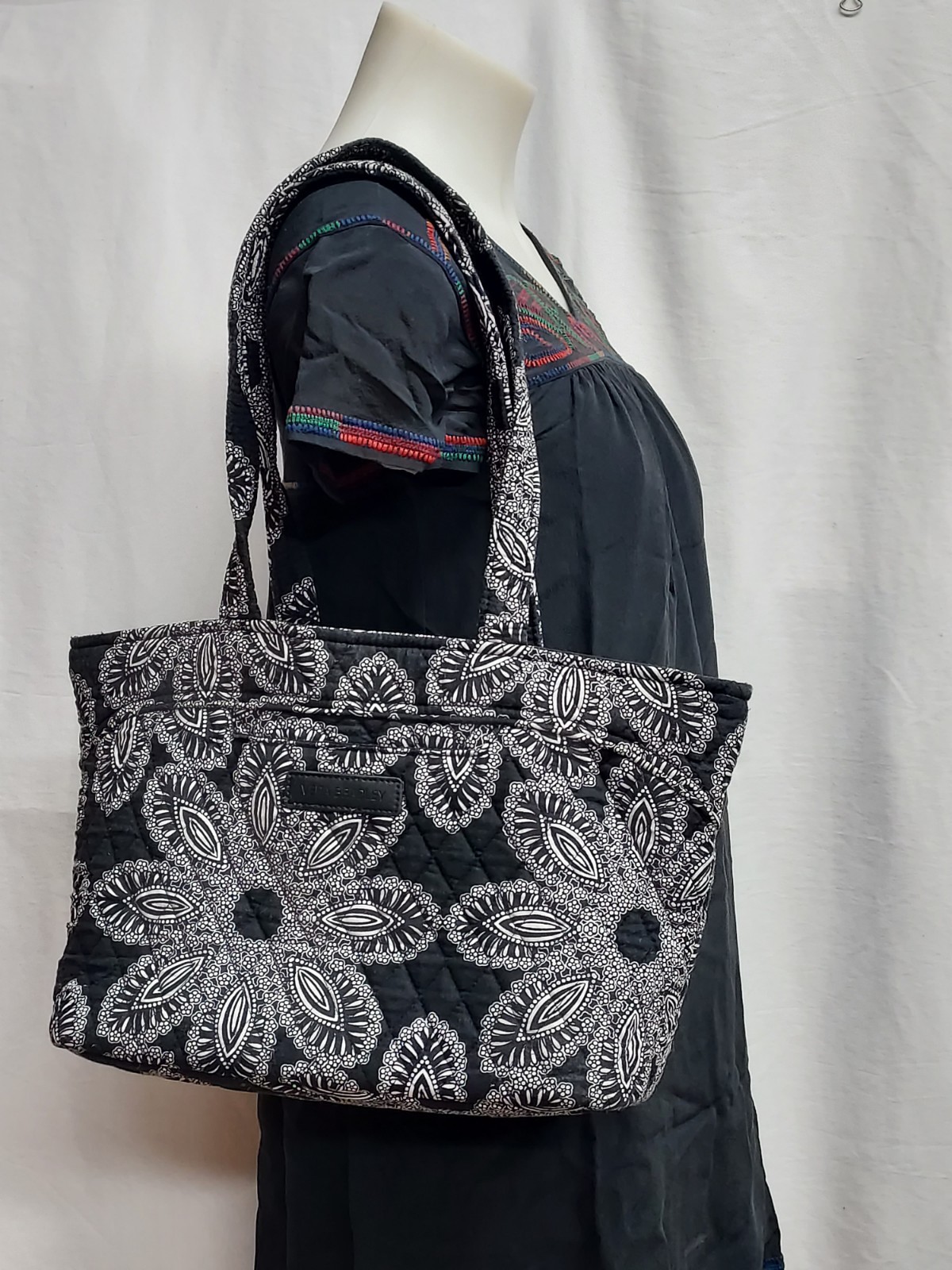 Vera Bradley Medium Tote Purse Retired Blanco Bouquet