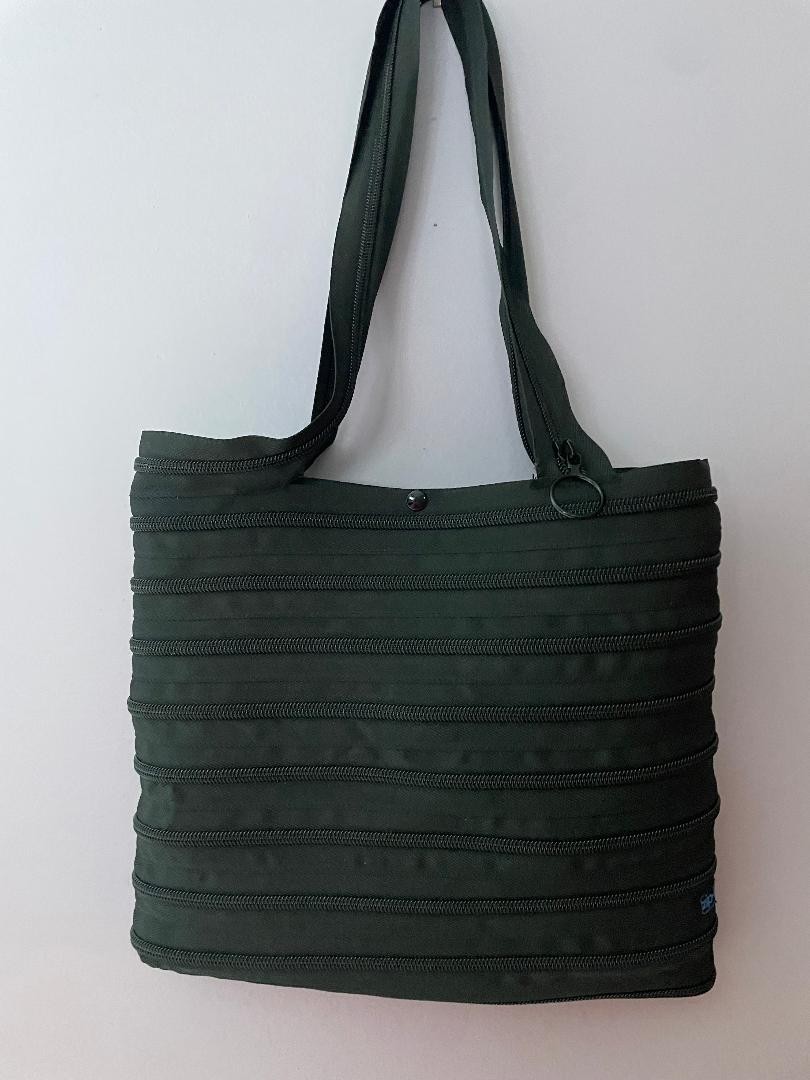 Zip It~Black Medium Bag/Purse/Tote ~ Made of Zippers ~ EUC