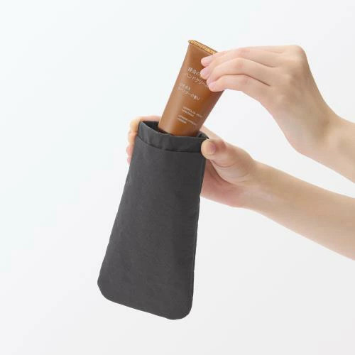 MUJI Wrinkle Nylon Flat Flex Frame Pouch Medium 10.3cm (4.1in) x 18.5cm (7.3i 13