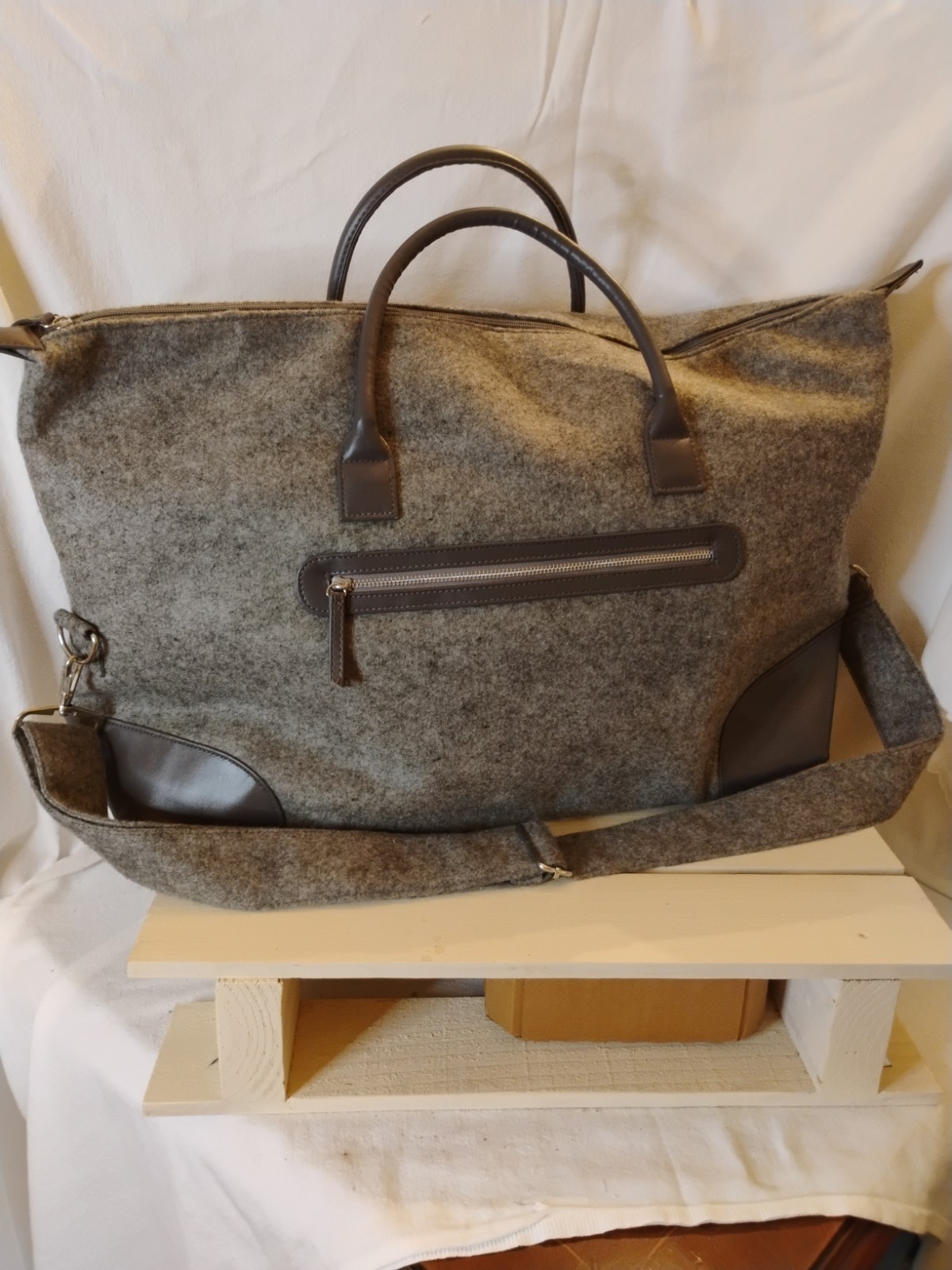 DSW Gray Felt Weekender Bag Duffle Zip Gray Faux Vegan Wool & Leather