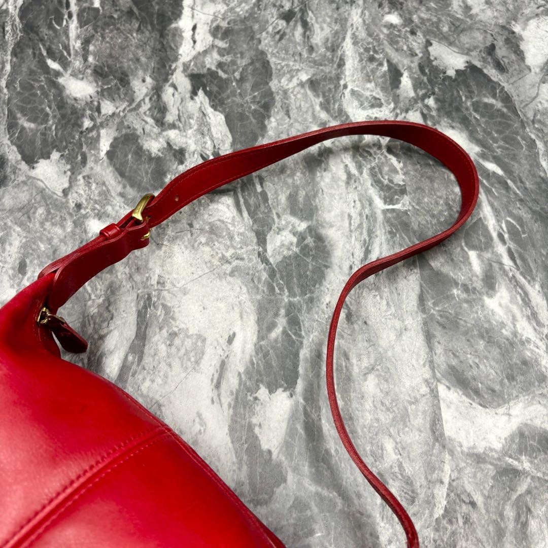 COACH 1051 Glove Leather Red One Shoulder Bag Gold Hardware 23x21cm Auth