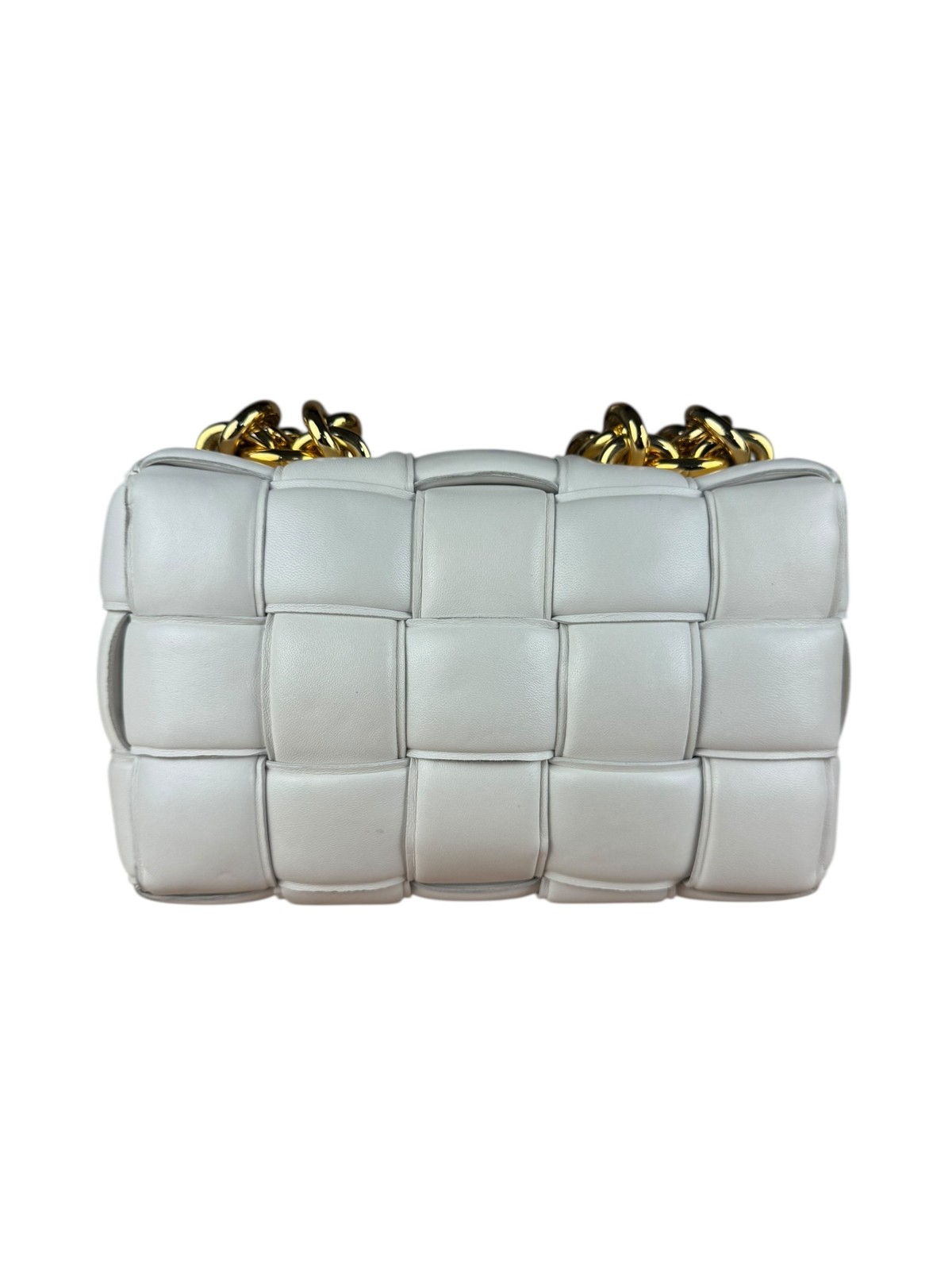 Size OS – Bottega Veneta White Leather Padded Cassette Chain Bag – Pre-Owned