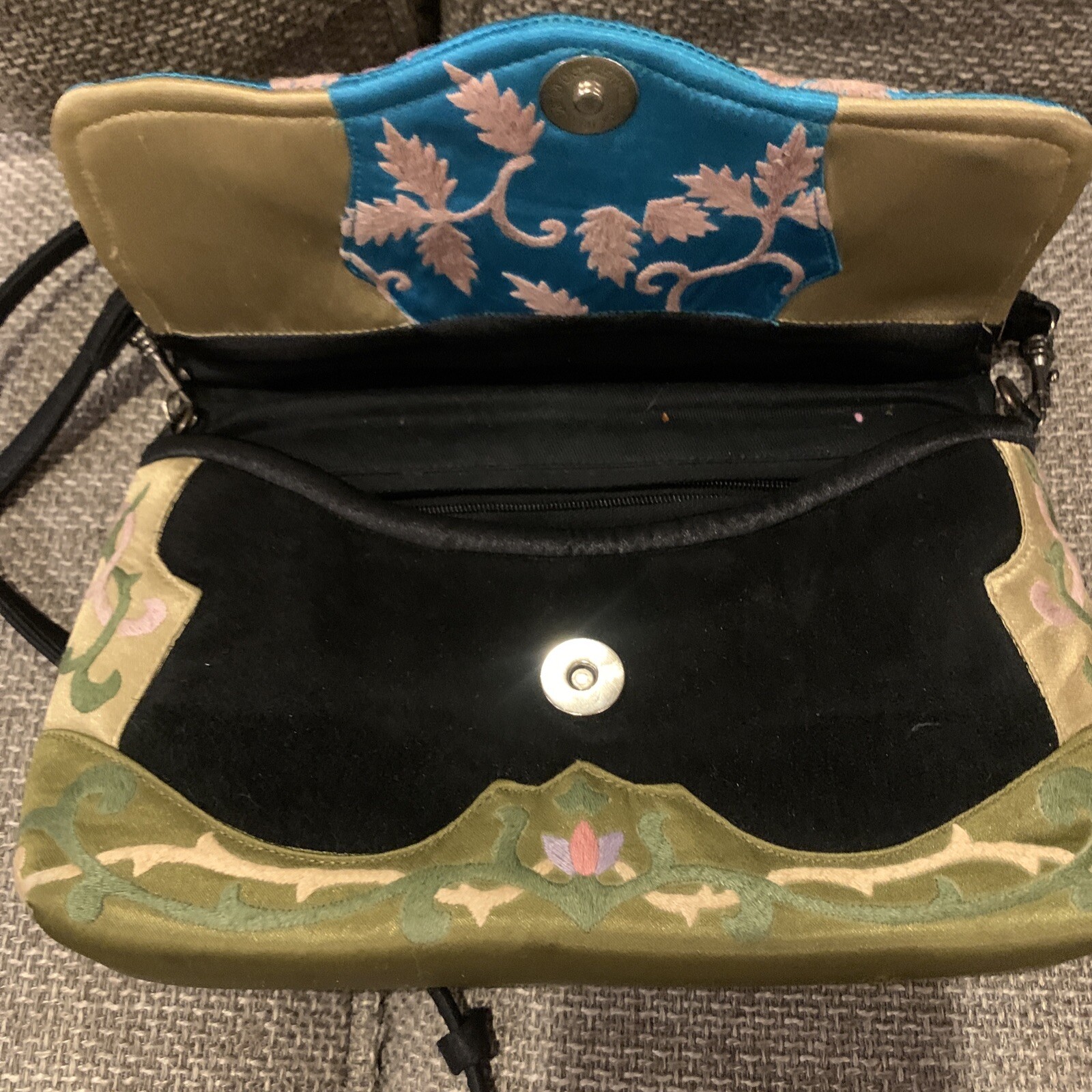OOVOO PURSE, Hand Embroidered Silk Multicolor/ Design By Hong Tu