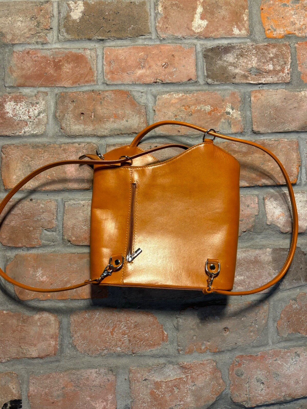 Borse in Pelle Leather Convertible Backpack purse. NWOT. 10.5in x 11in x 3in