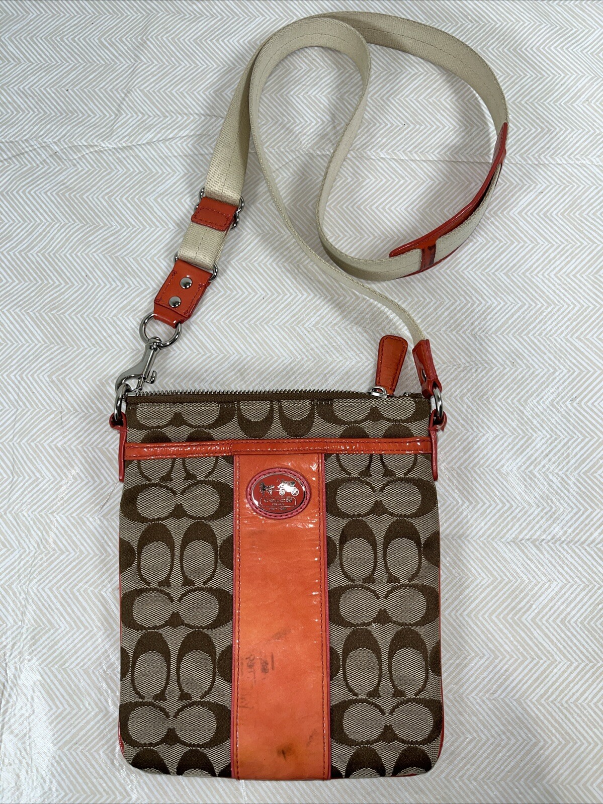 Coach Signature Crossbody Swingpack Bag Purse Khaki & Deep Corral (Patent) Trim