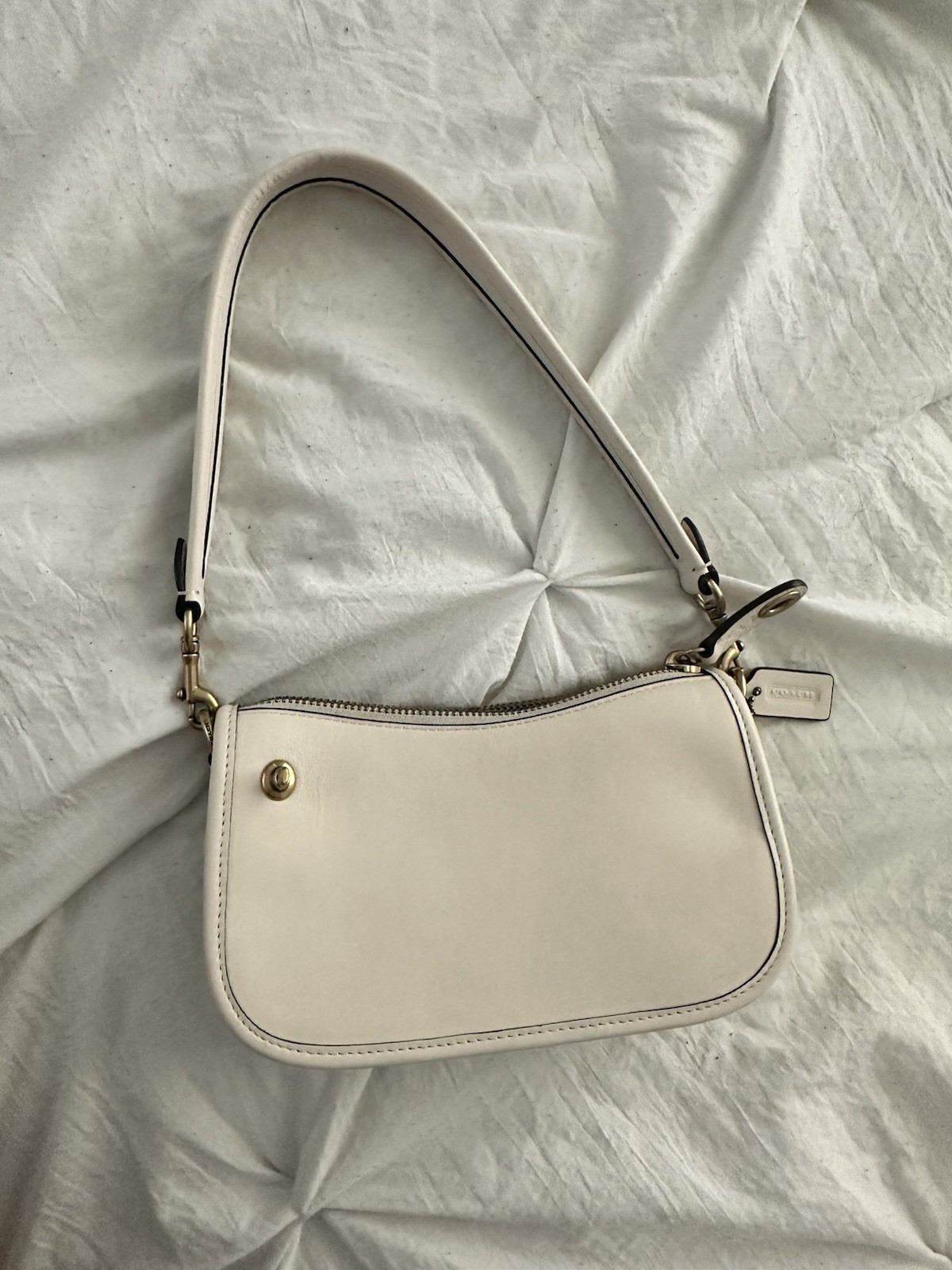 Coach Swinger 20 Purse/ White Small Shoulder Bag Zip Closure Detachable