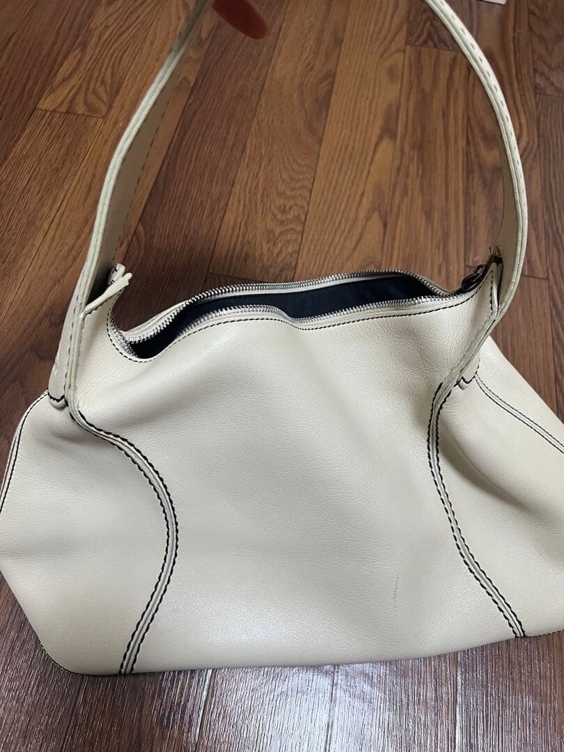 Tods White Leather Shoulder Bag Contrast Stitch Zip Womens 22x35cm 13cm Depth