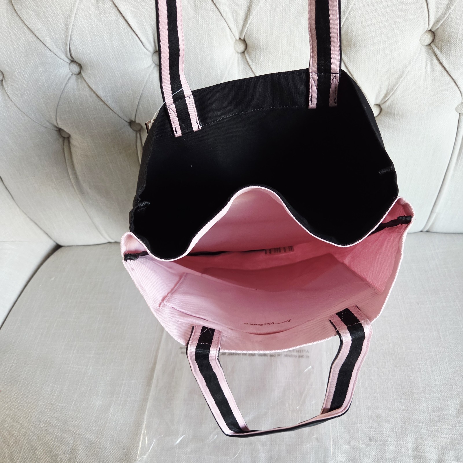 VICTORIA’S SECRET LOVE MADE ME DO IT BLACK AND GOLD TOTE BAG NWT
