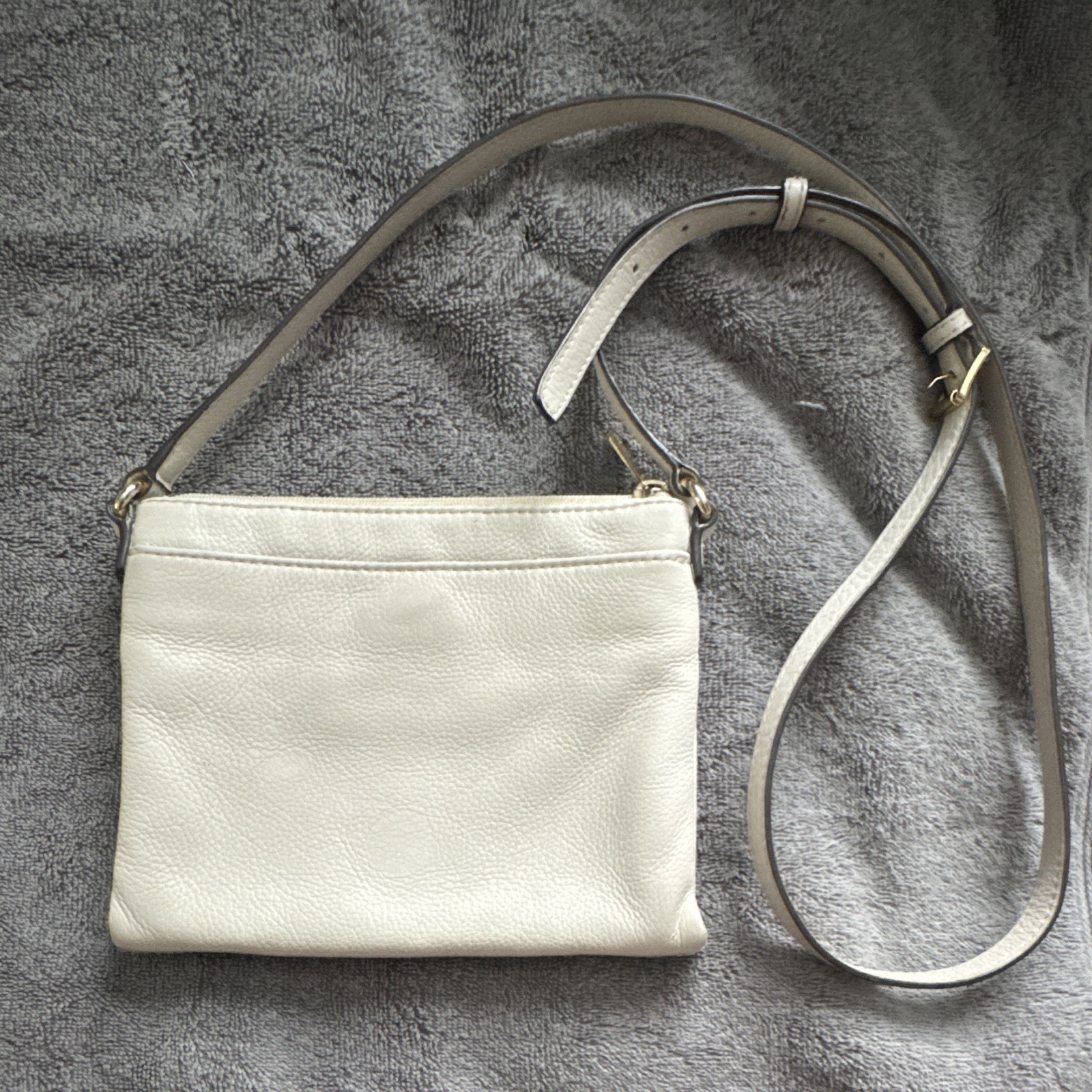 Michael Kors White Pebbled Zip Wallet Crossbody Bag Gold Logo, Adjustable Strap