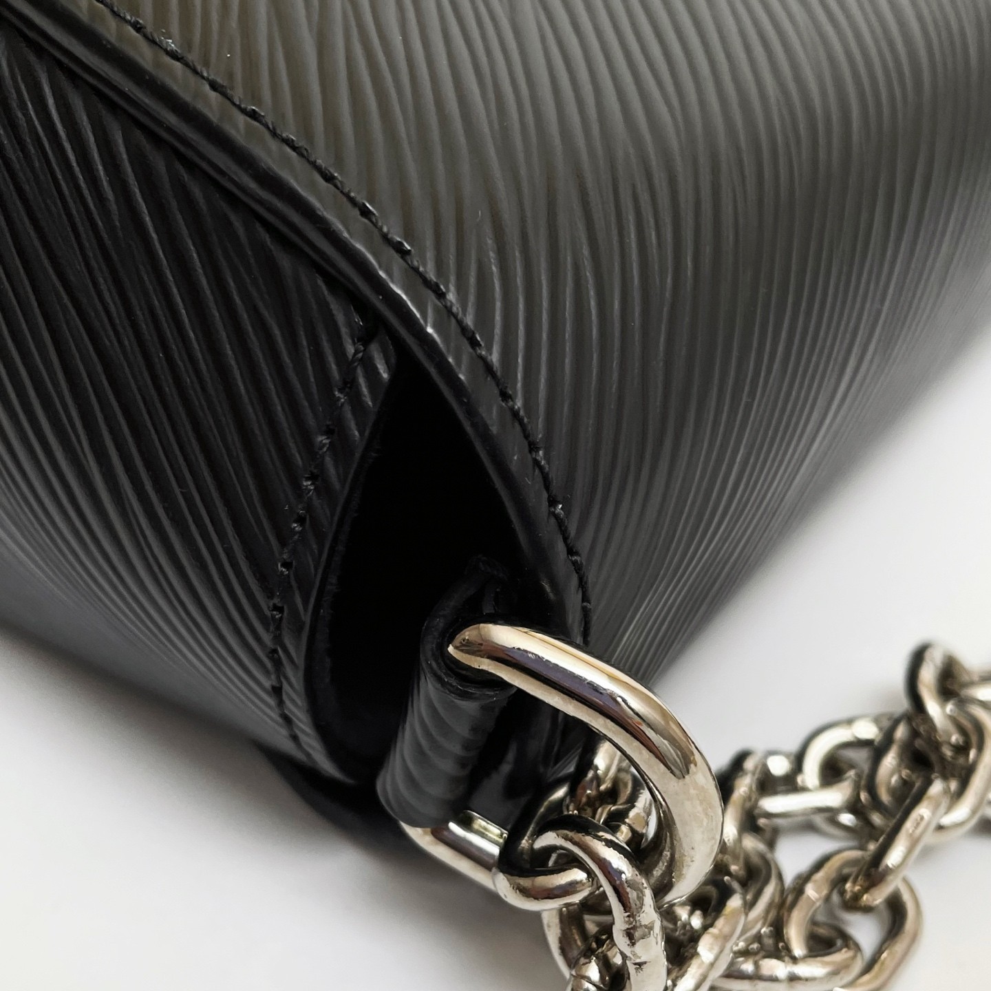 Authentic Louis Vuitton Twist MM Black Epi Leather Silver Hardware Shoulder Bag