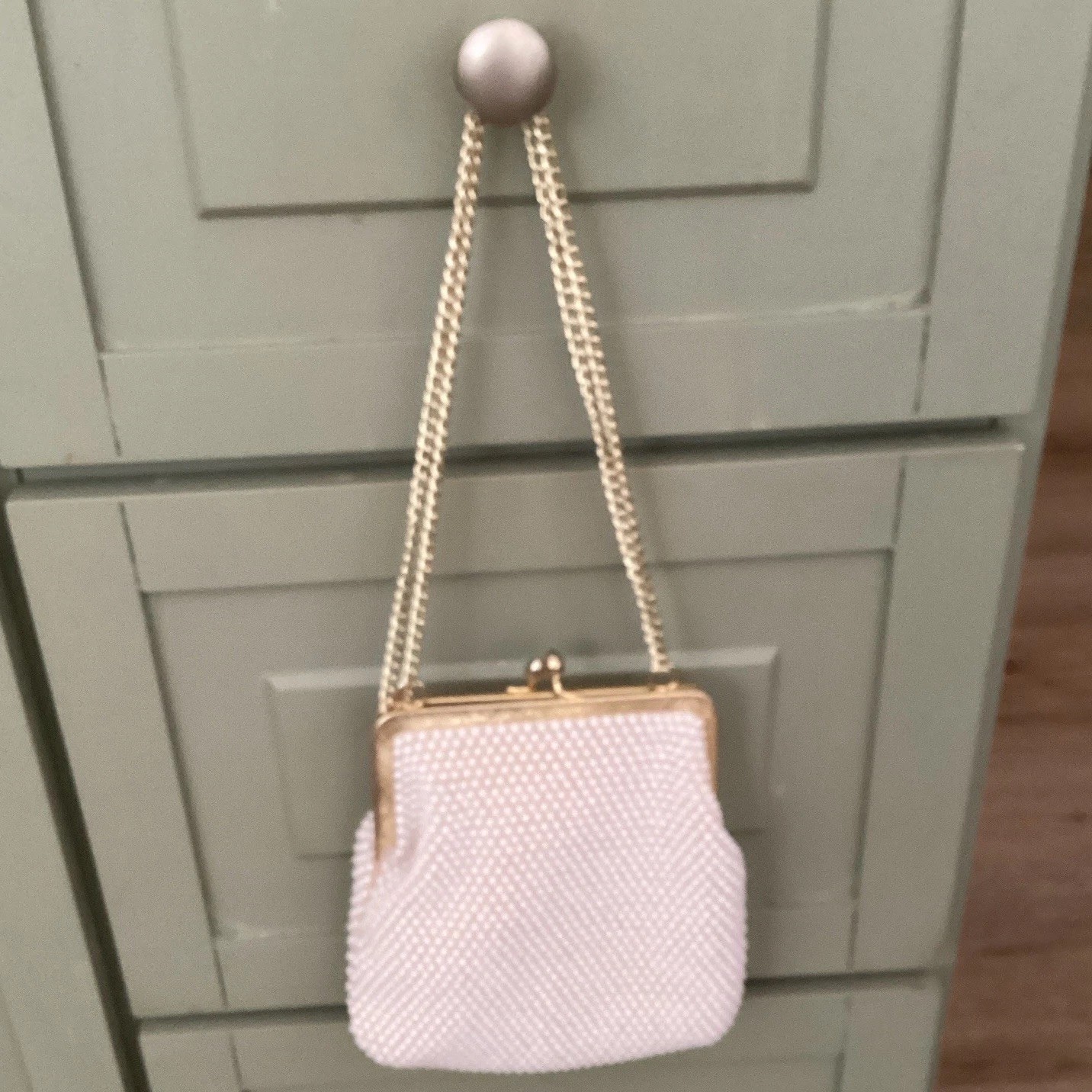 White Beaded Rectangle Evening Shoulder Bag w/ Kiss Lock & Gold Chain Strap