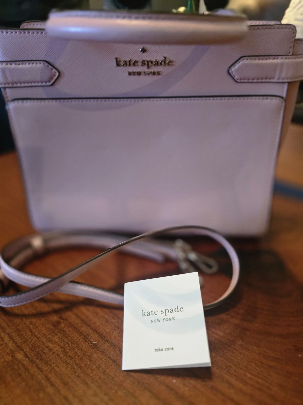 Kate Spade satchel in light pink. Stylish and versatile. Ideal for any occasion.