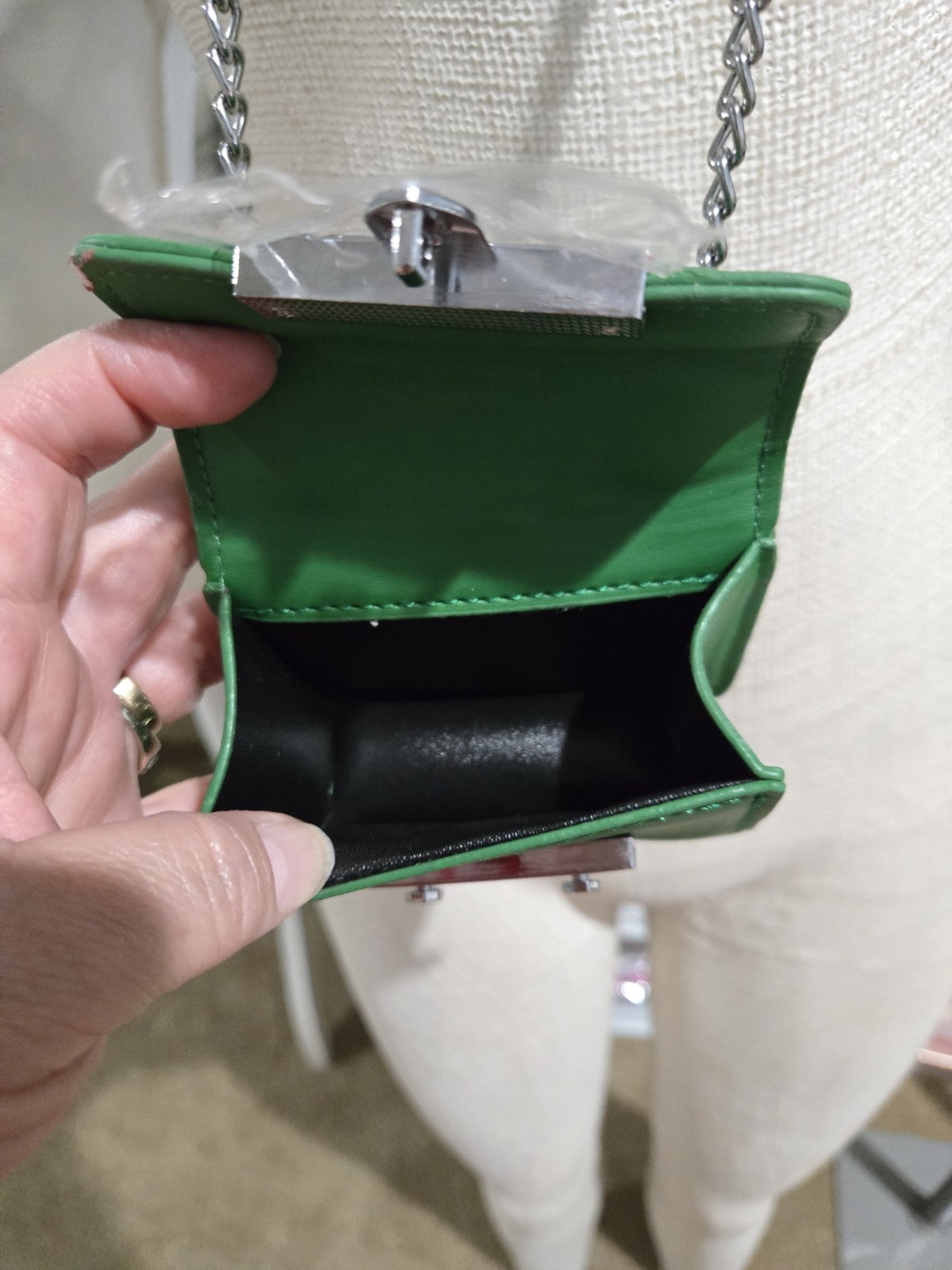 Green Mini Women’s Crossbody Bag Silver-Tone Chain Strap Latch Closure