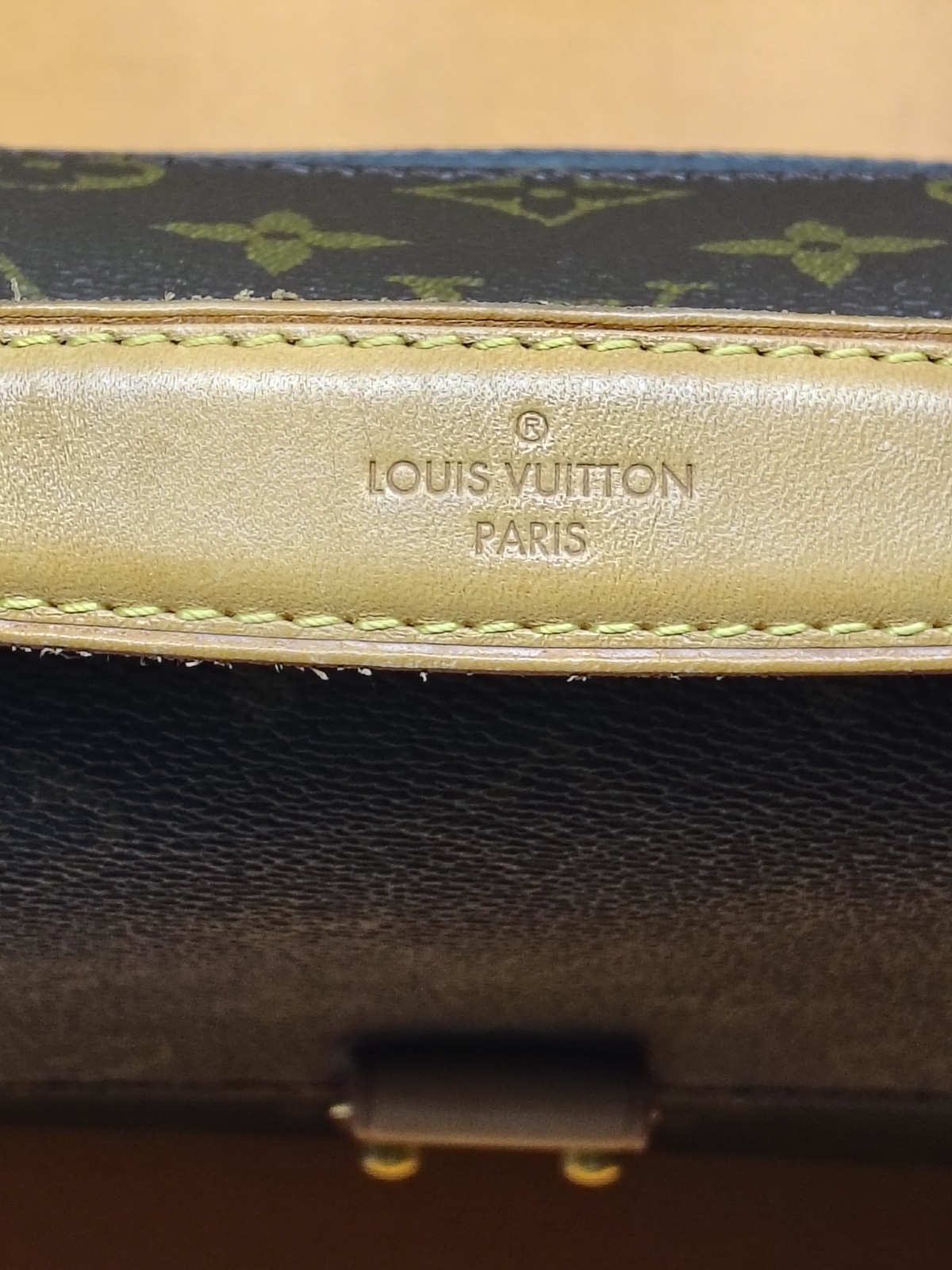 Louis Vuitton Pochette Metis, classic Monogram canvas, polished gold tone S lock
