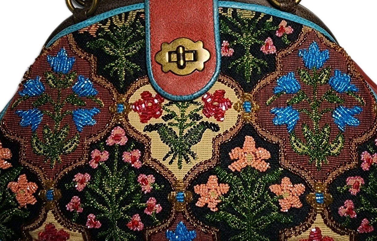ISABELLA FIORE SWEDISH BOUQUET COL HEAVILY HAND BEADED HANDBAG COIN WRISTLET SET