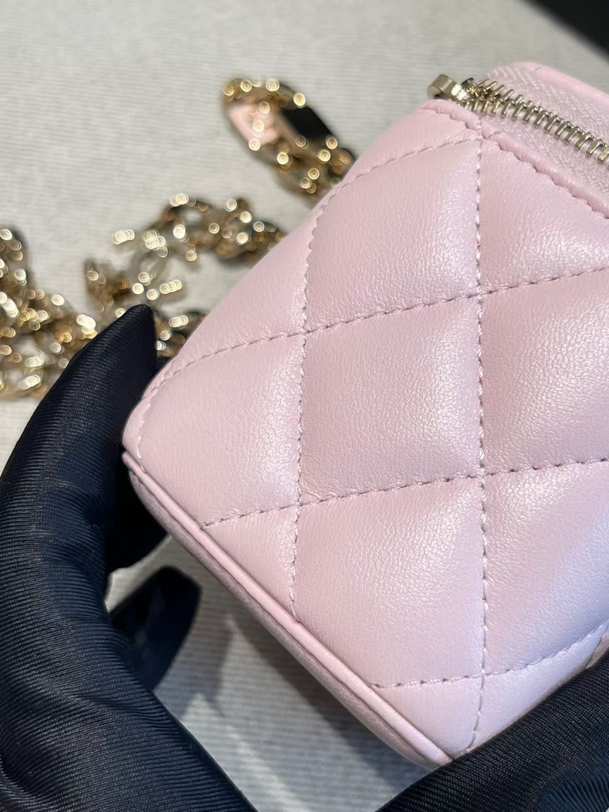 Chanel Vanity Case Mini Shoulder Bag Pink Lambskin Gold Enamel Chain Auth Trendy
