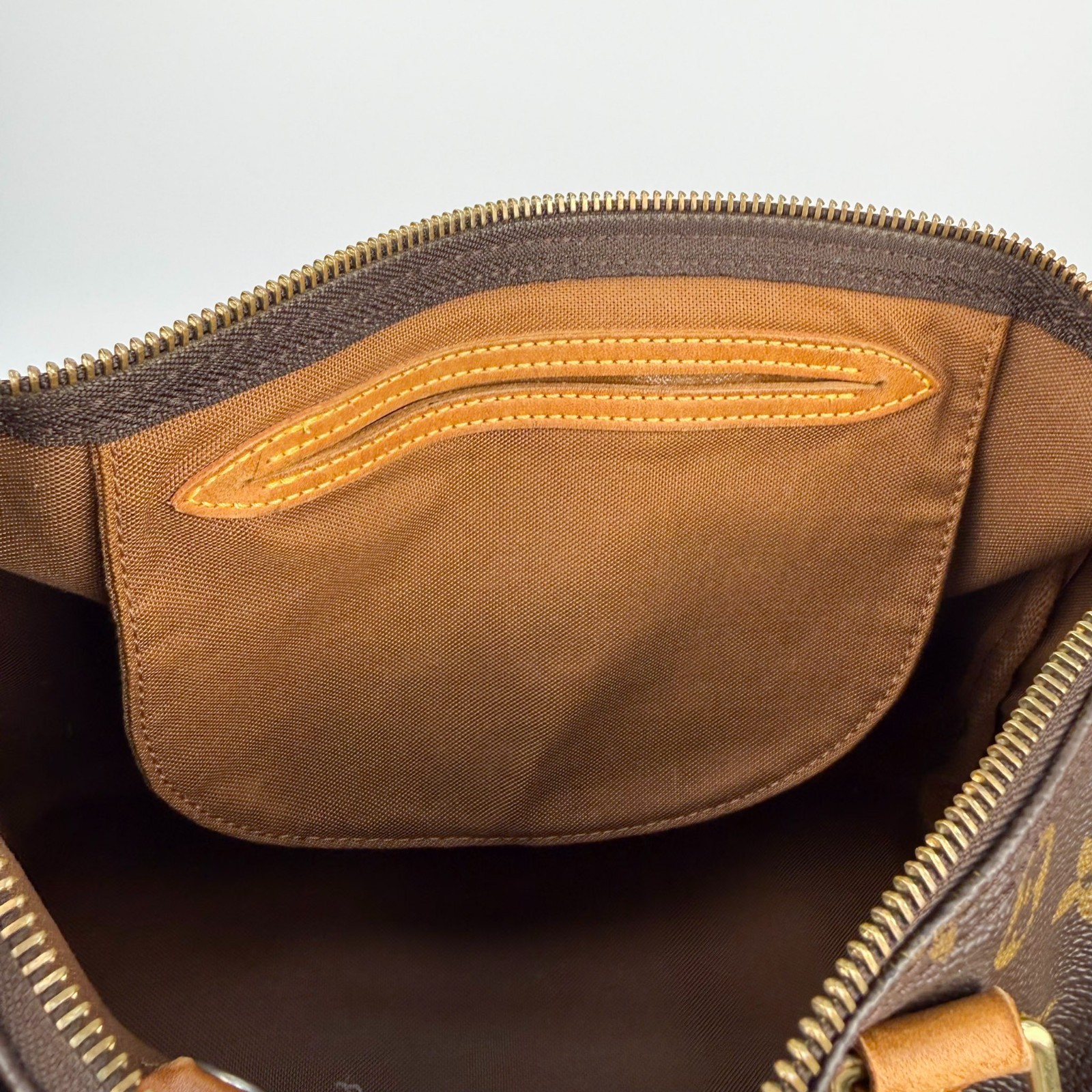 Louis Vuitton Speedy 30 Monogram Canvas Hand Bag LV Authentic M41526 B26030802