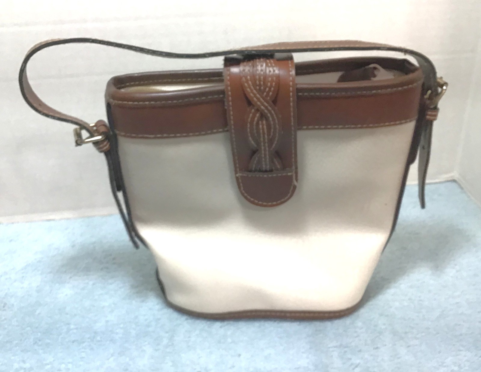 Woman’s New York Studio Hand Bag Cream & Brown Boxy Design Top Handle Top Flap