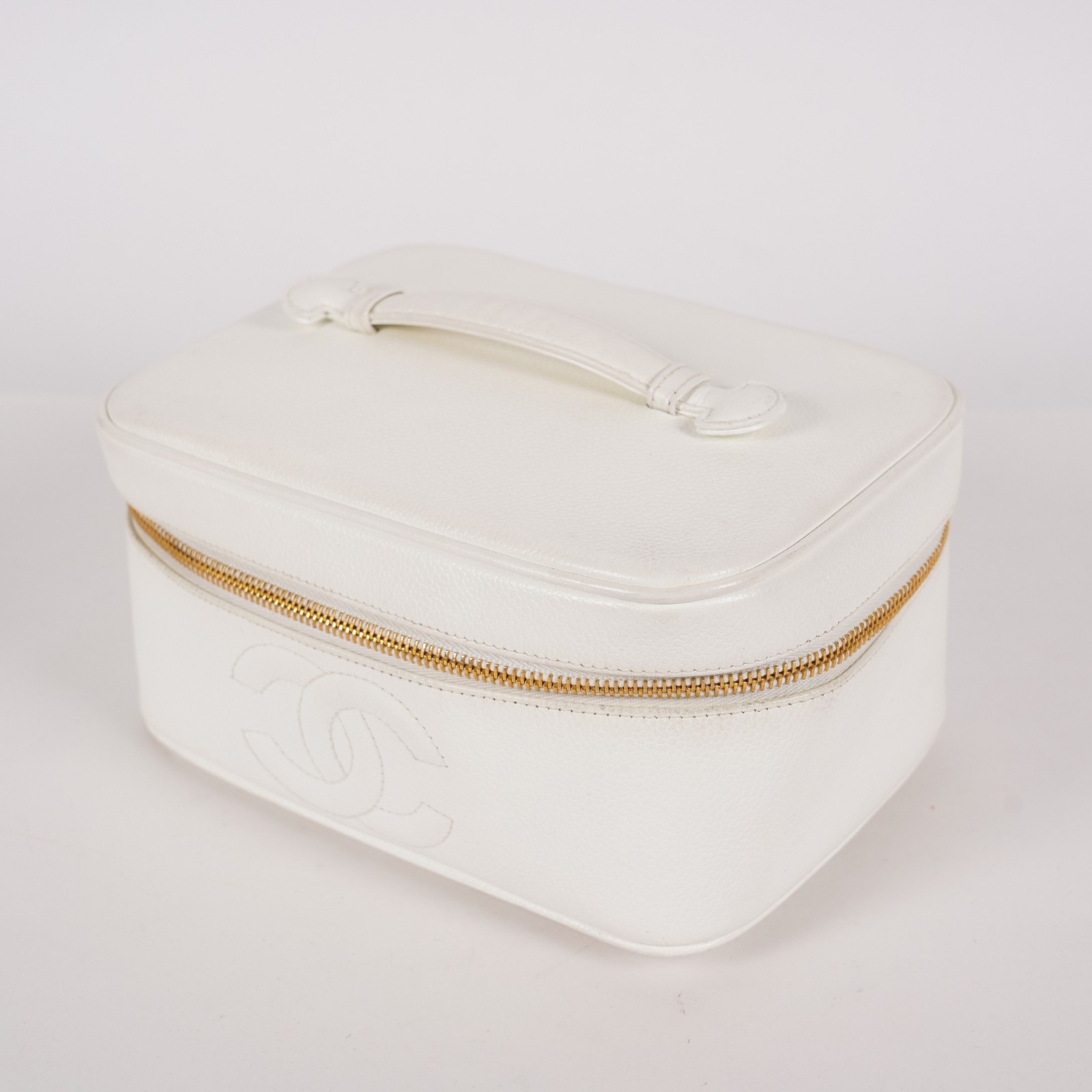 Chanel Caviar Skin White Vanity Case Cosmetic Pouch CC Logo Used 06E105830030
