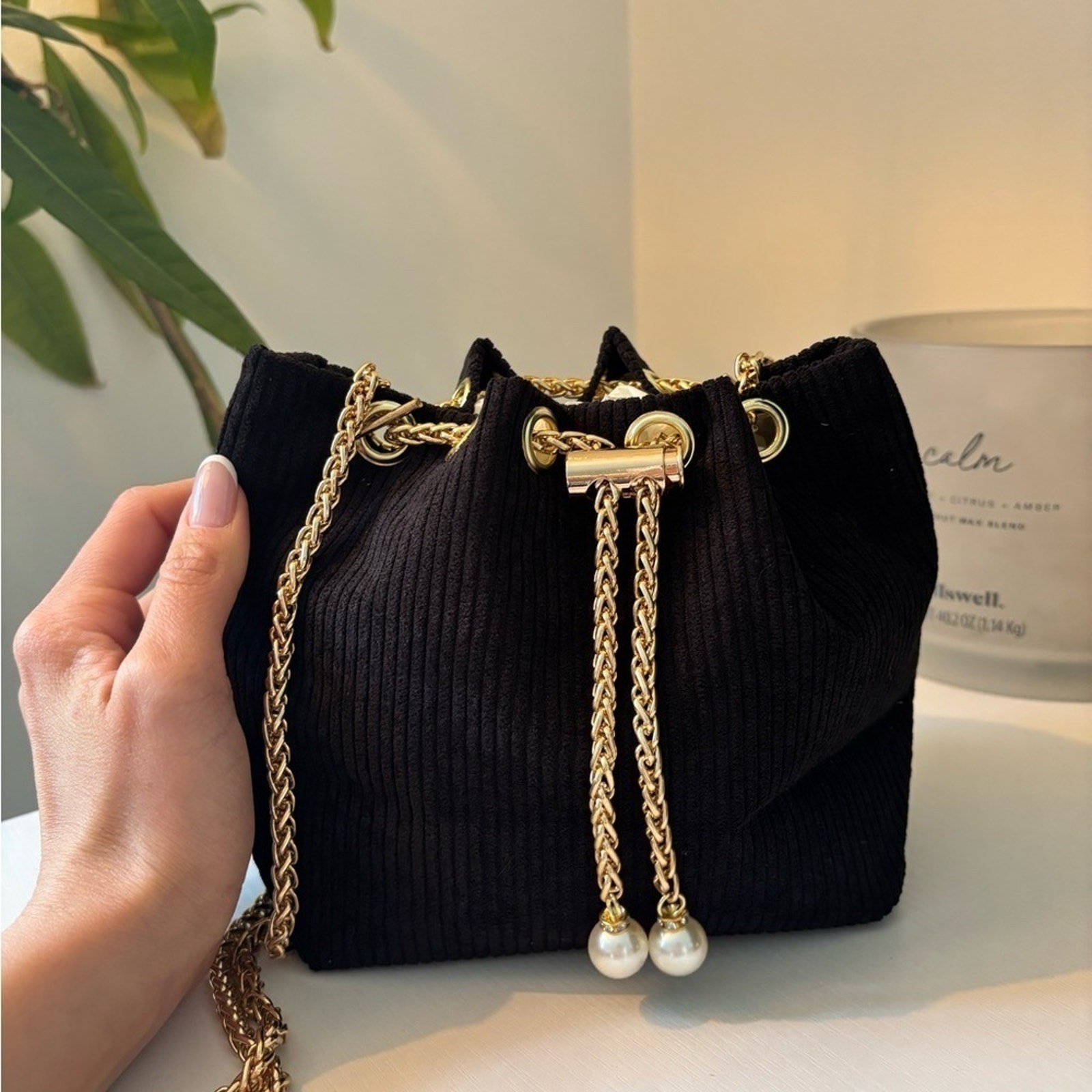 Elegant Black and Gold Women’s Bag