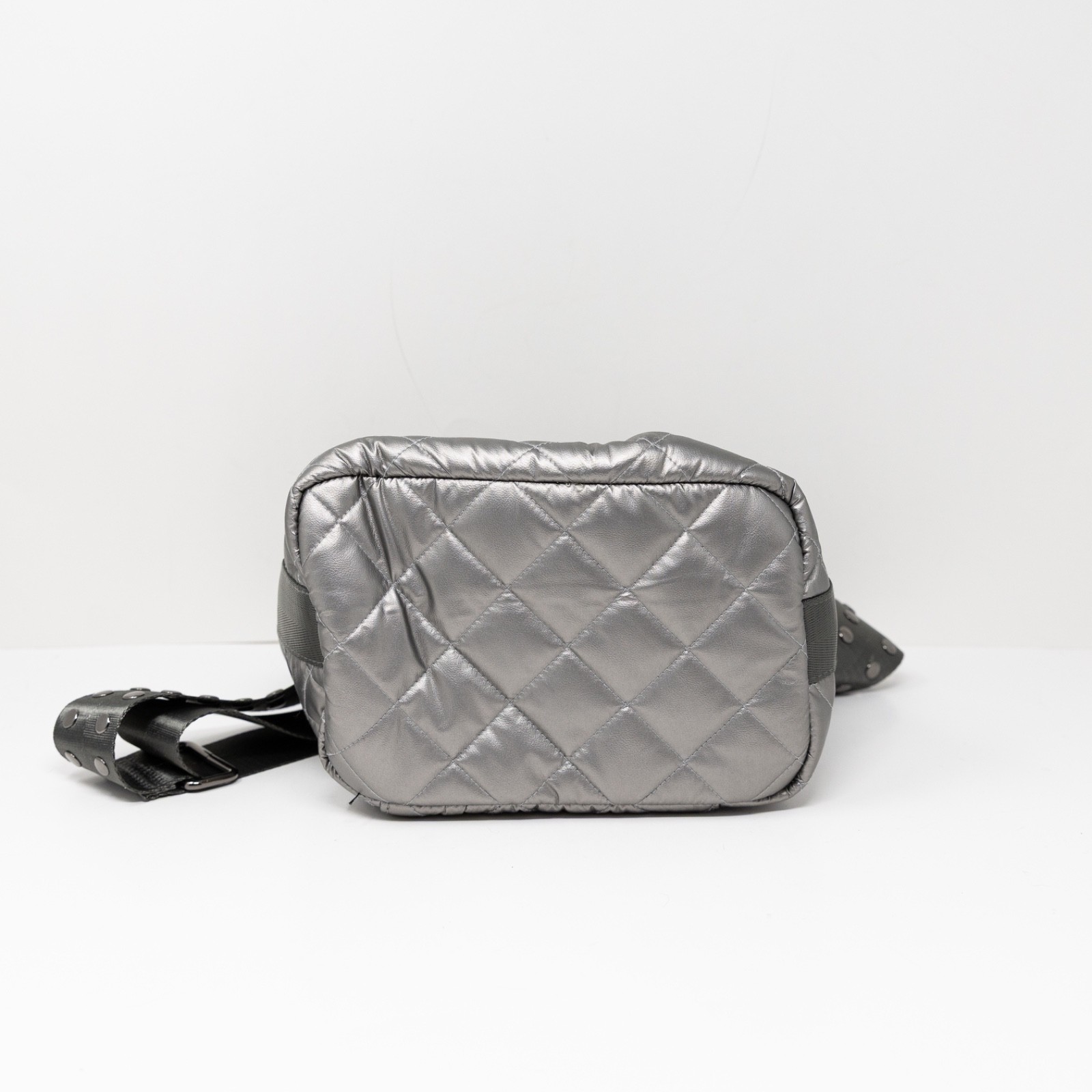 NEW Haute Shore Lindsey Leatherette Quilted Puffer Bucket Bag Purse Iron Silver