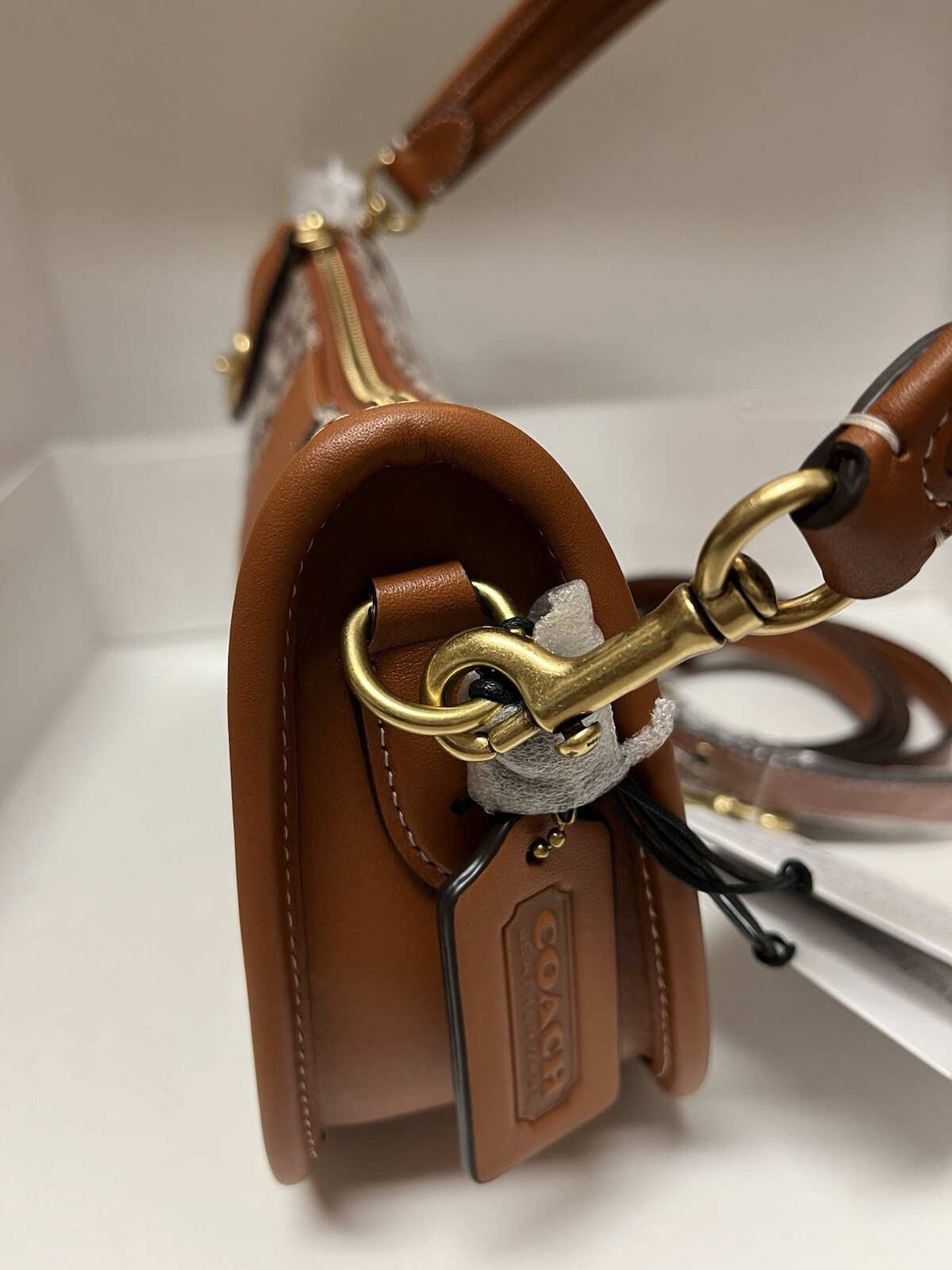 Coach Swinger leather Bag In Micro Signature Jacquard CM559