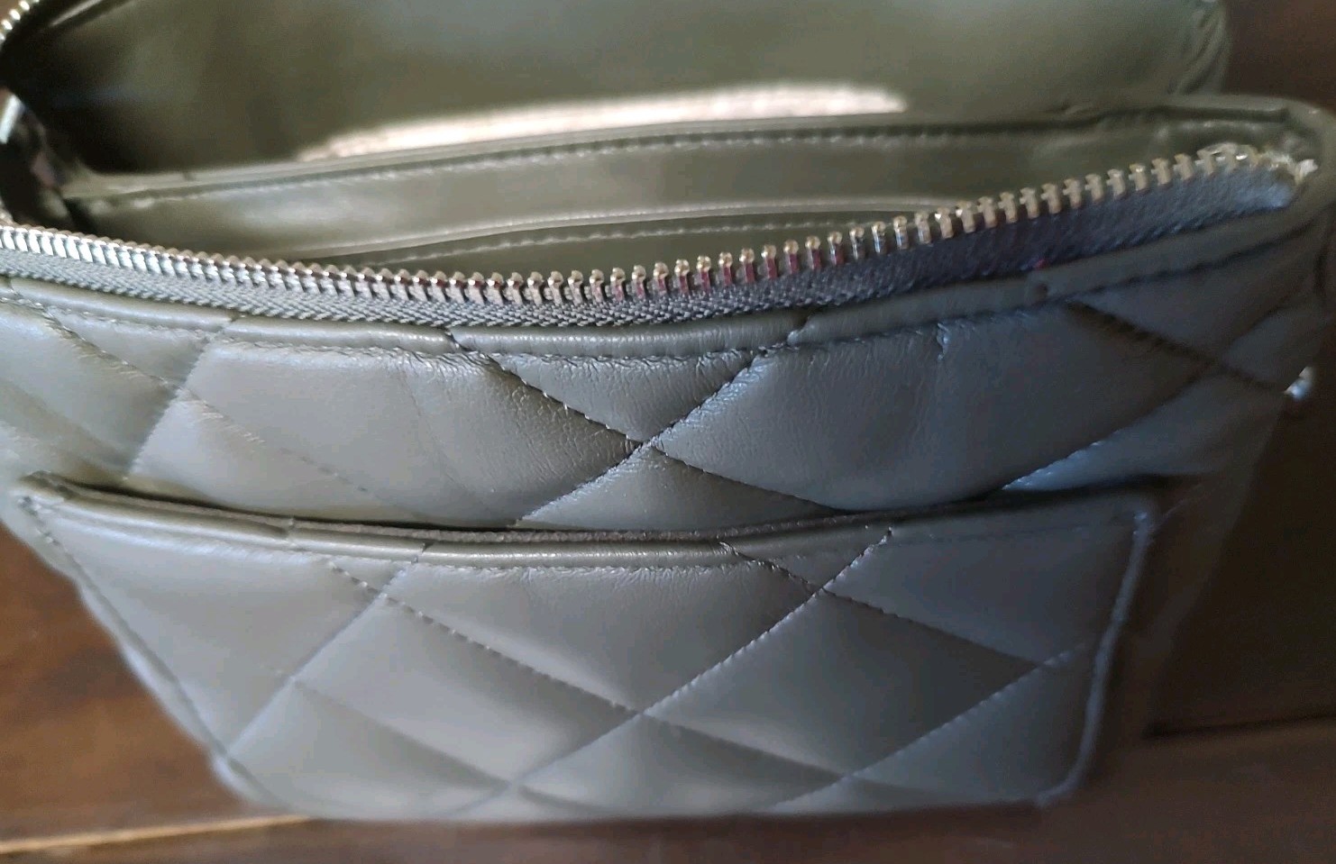 Steve Madden Olive Green Quilted Shoulder Bag Adj Strap Logo Accents Zip Top