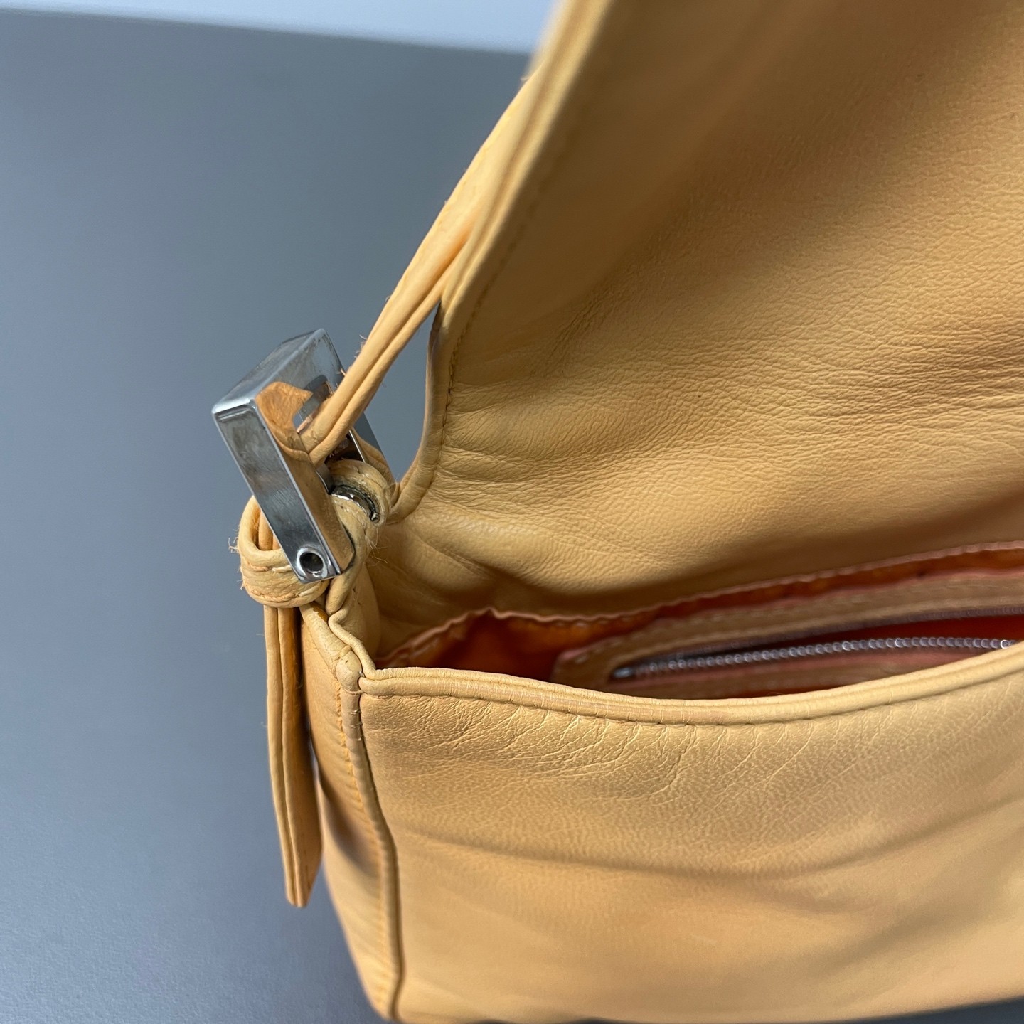 Fendi Pre-Owned Authentic Underarm Bag Beige Metal Free Tracked Shipping
