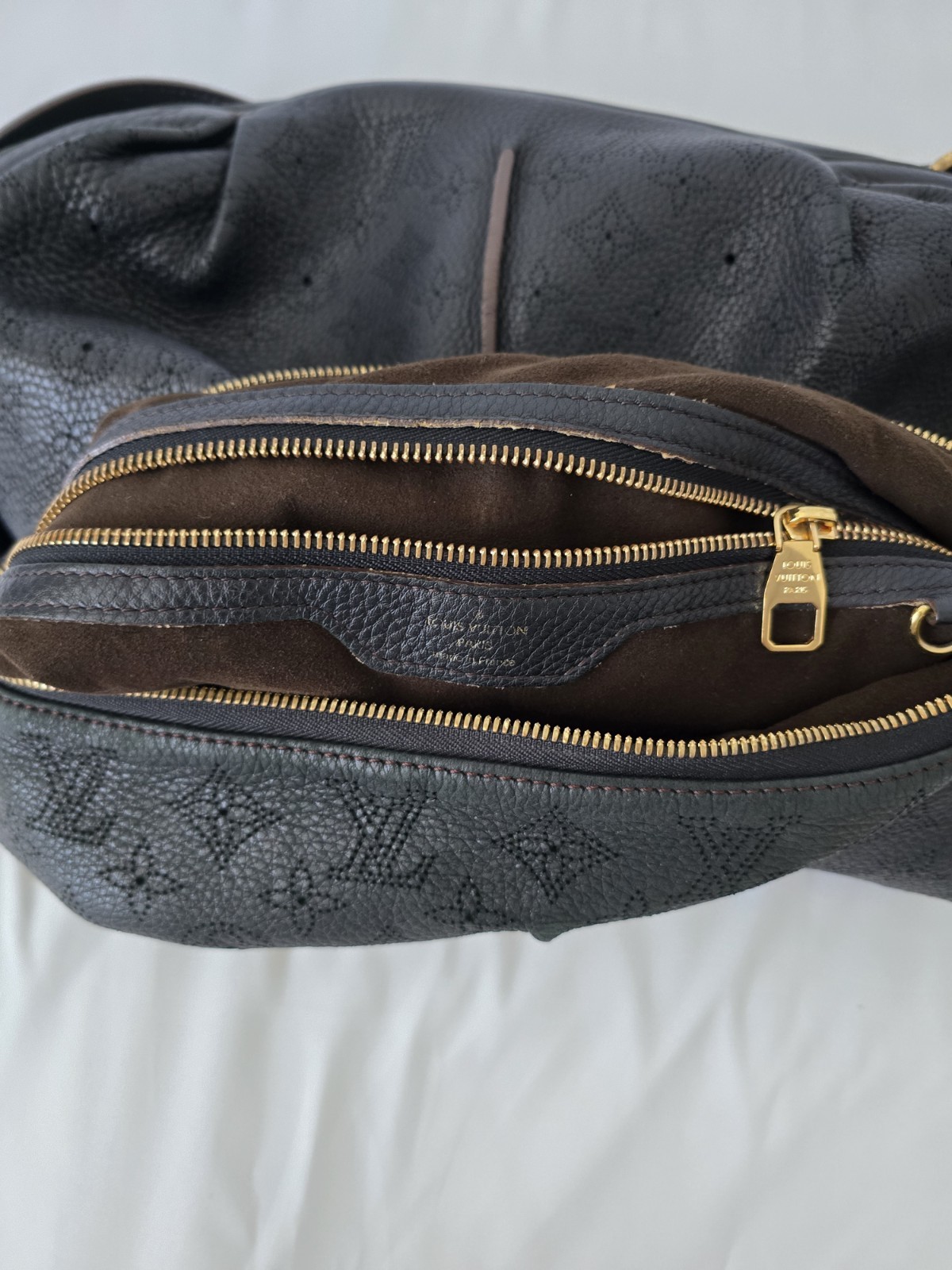 Authentic Louis Vuitton Mahina Selene MM Noir Leather Crossbody Shoulder Bag
