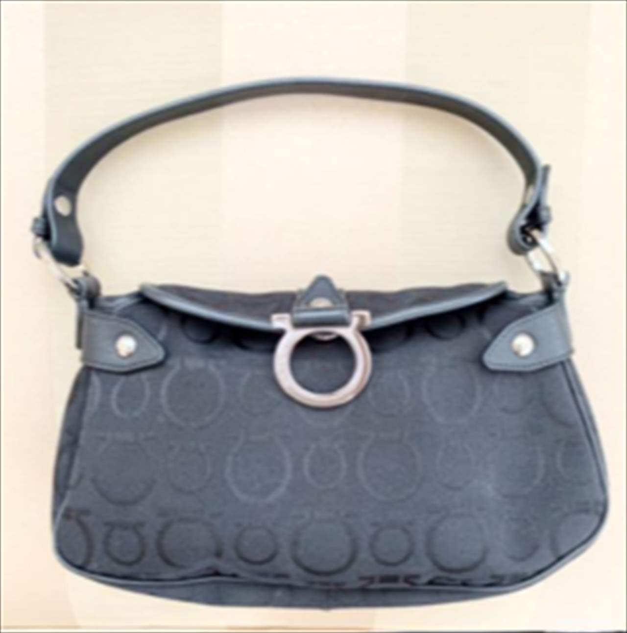 Salvatore Ferragamo Shoulder Bag Gancini Black Size: W10.2xH5.9 in. [Unused]