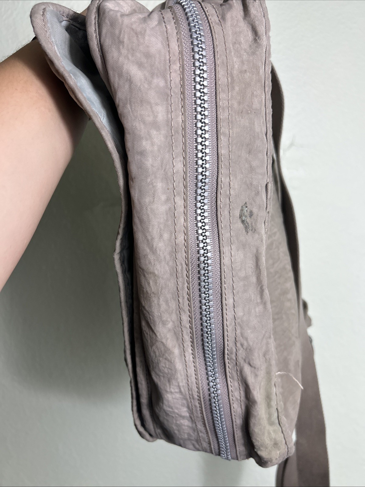 Kipling Beige Crossbody Messenger Bag Stained 12x14x5