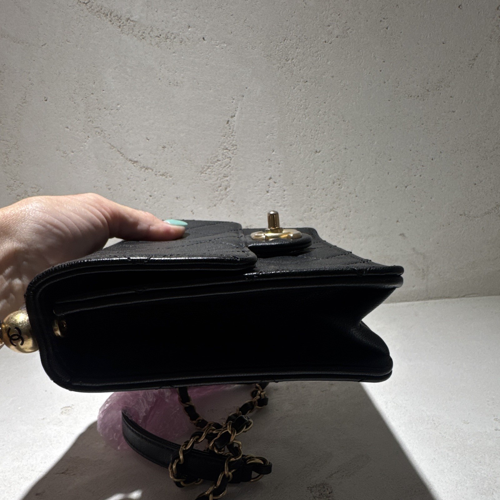 CHANEL Chic Pearl Black Quilted Shoulder Bag Chain Strap CC Turn-Lock Gold