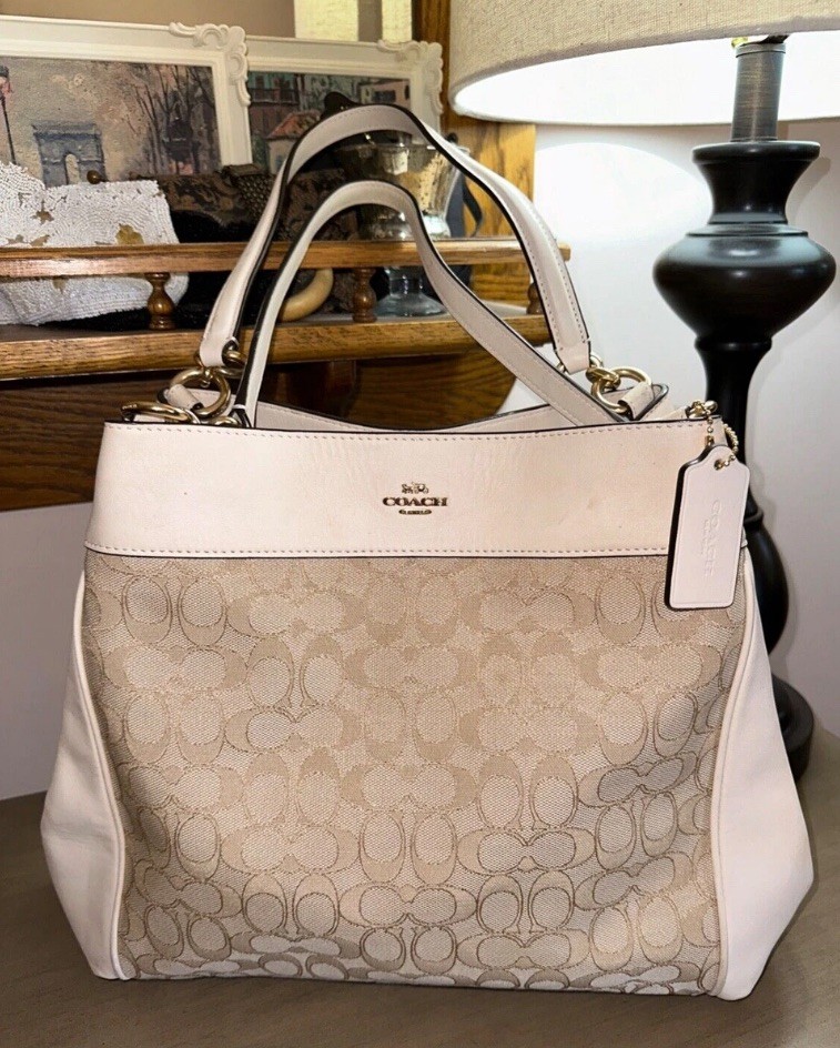 COACH Lexy Outline Signature shoulder bag purse 27579 Khaki/Chalk leather EUC