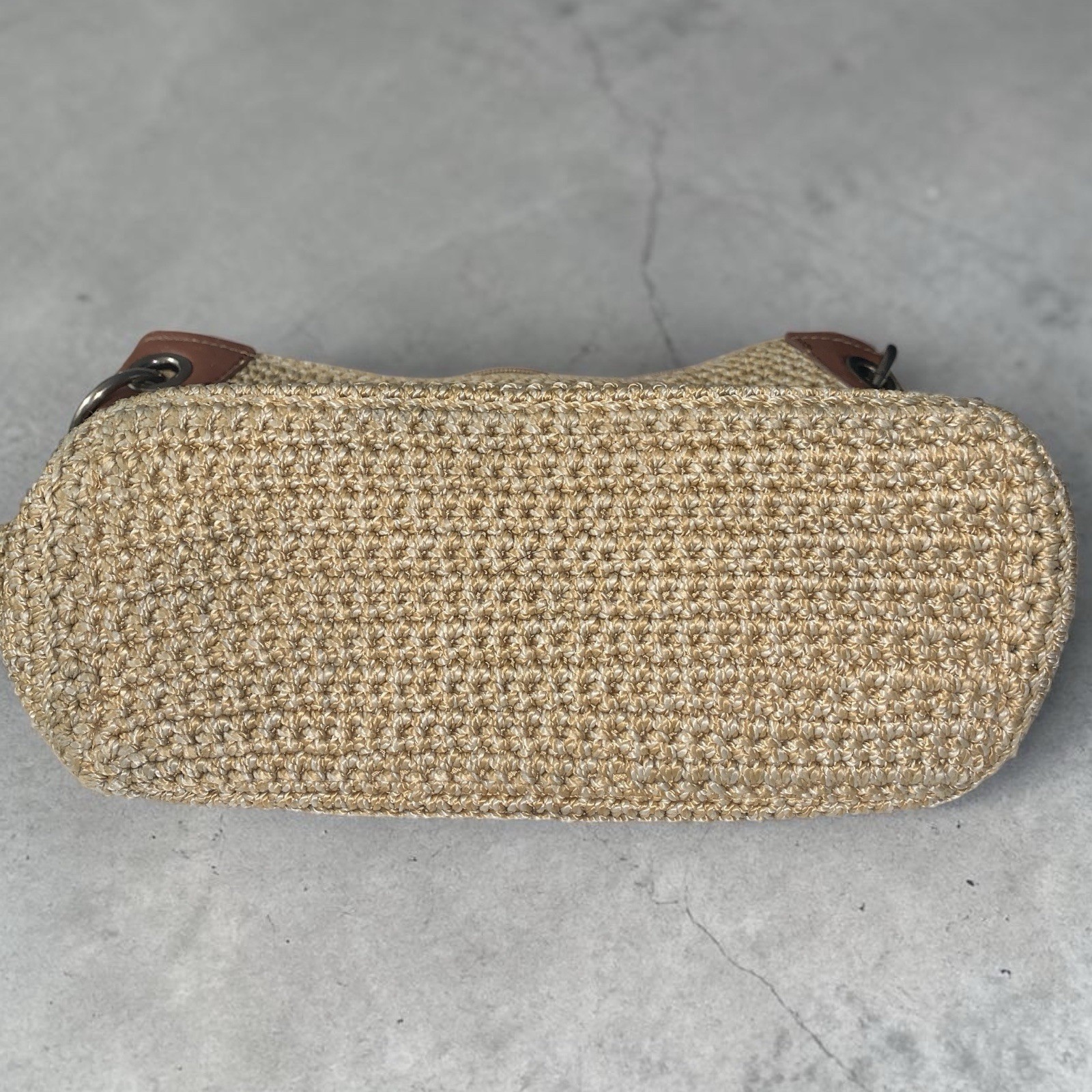 The SAK Indio Crochet Hobo Purse Handbag Woven Bag Tan Pockets Zip Bag Charm
