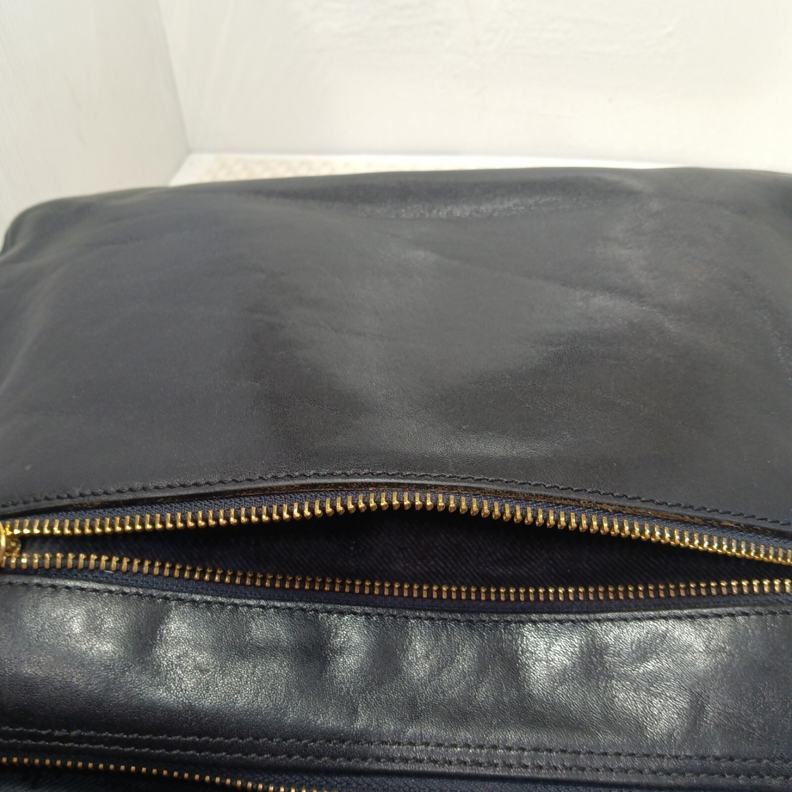 Authentic Vintage Monsac Shiny Black Soft Leather Shoulder Bag Zipper Closure