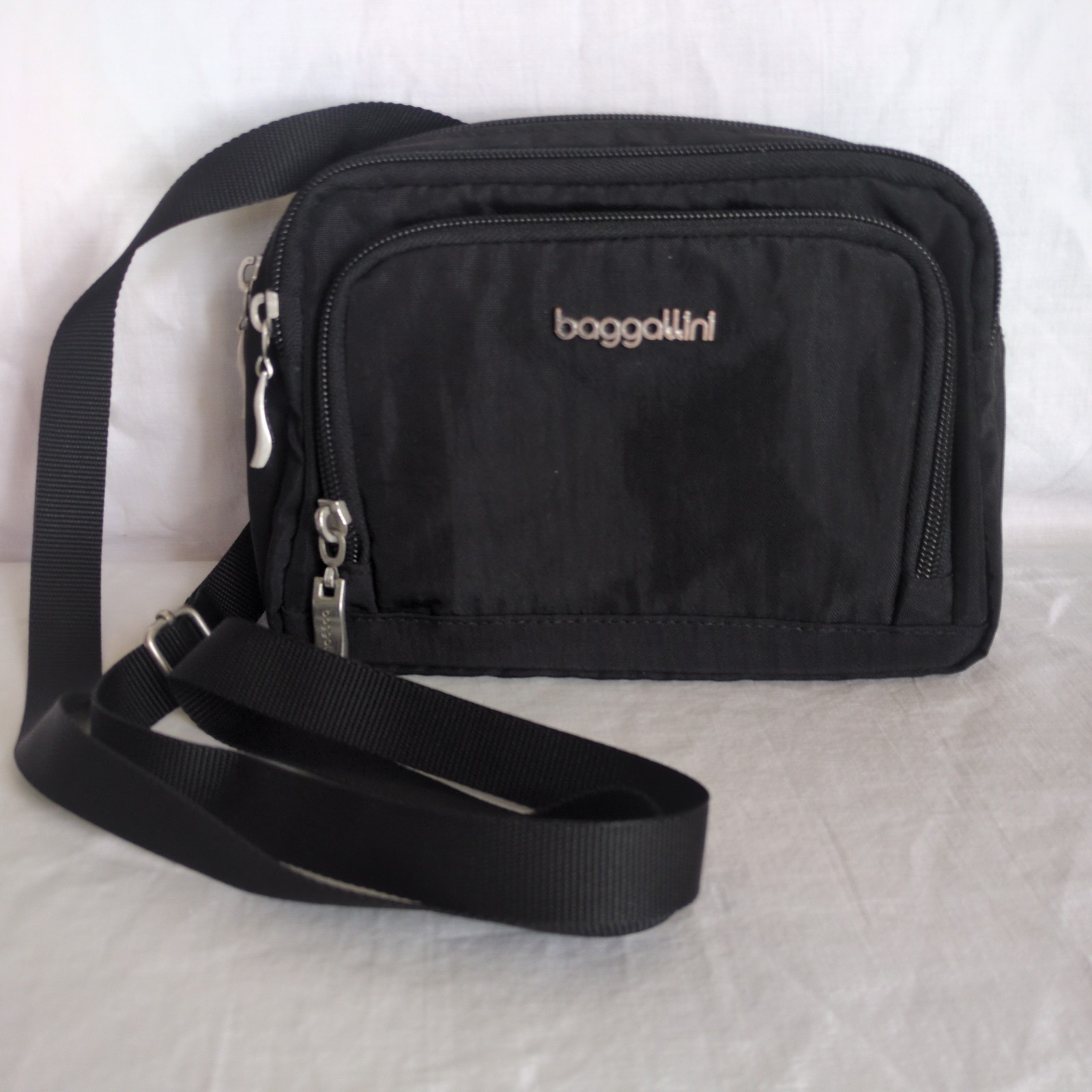 Baggallini 2-in-1 Convertible Belt Bag Small Black Crossbody Bag 8.5″ X 6″