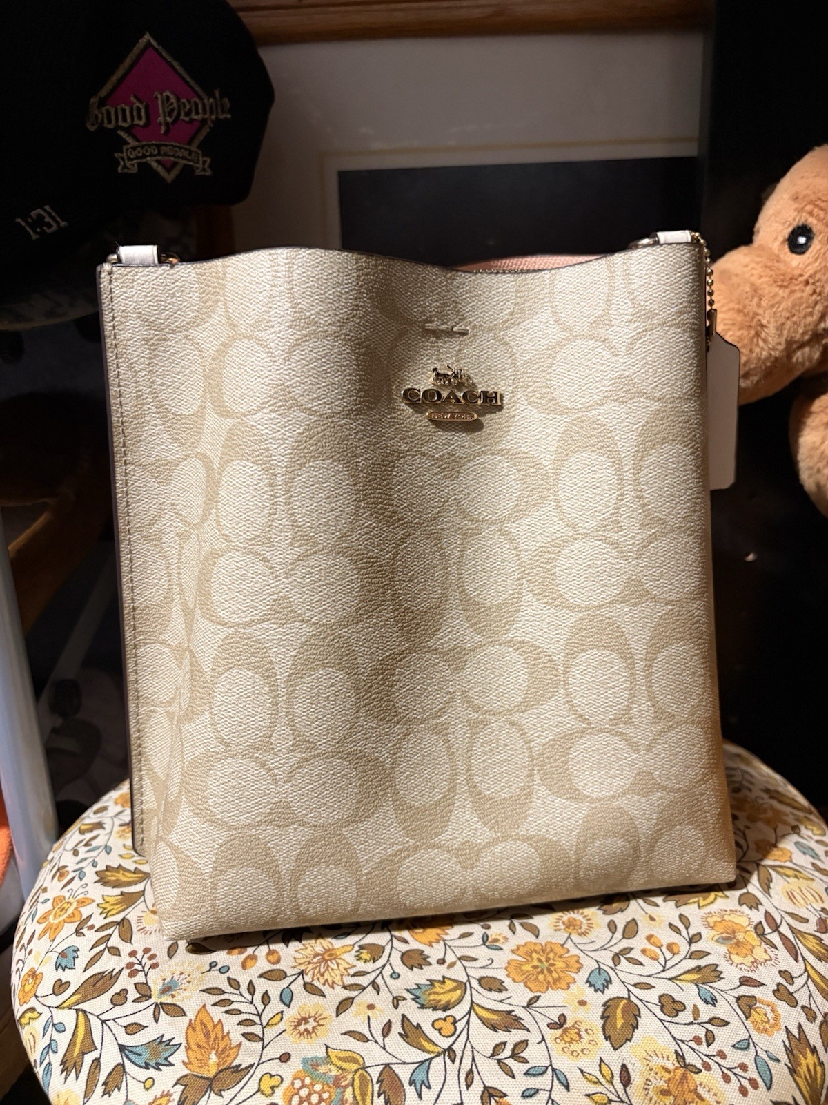 Coach Signature Logo Gallery Tote Beige Zip Closure w/ Detachable Strap